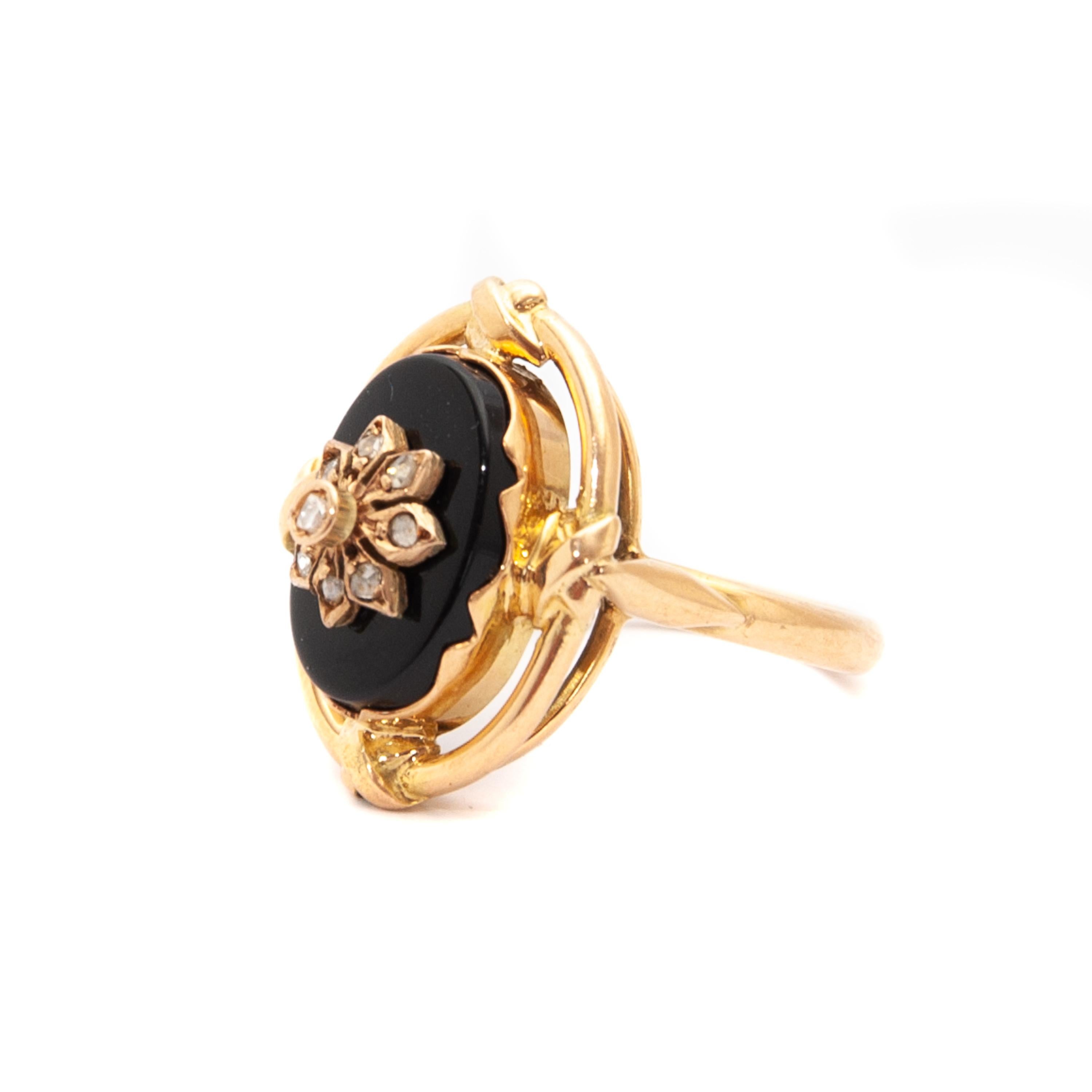 Rose Cut Vintage Diamond and Onyx 14 Karat Yellow Gold Ring For Sale