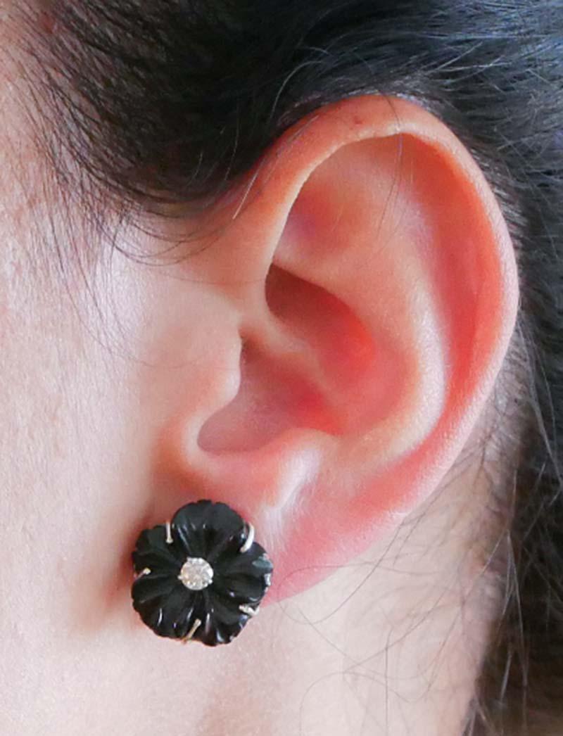 Onyx, Diamonds, 14 Karat White Gold Flower Earrings. In Good Condition In Marcianise, Marcianise (CE)