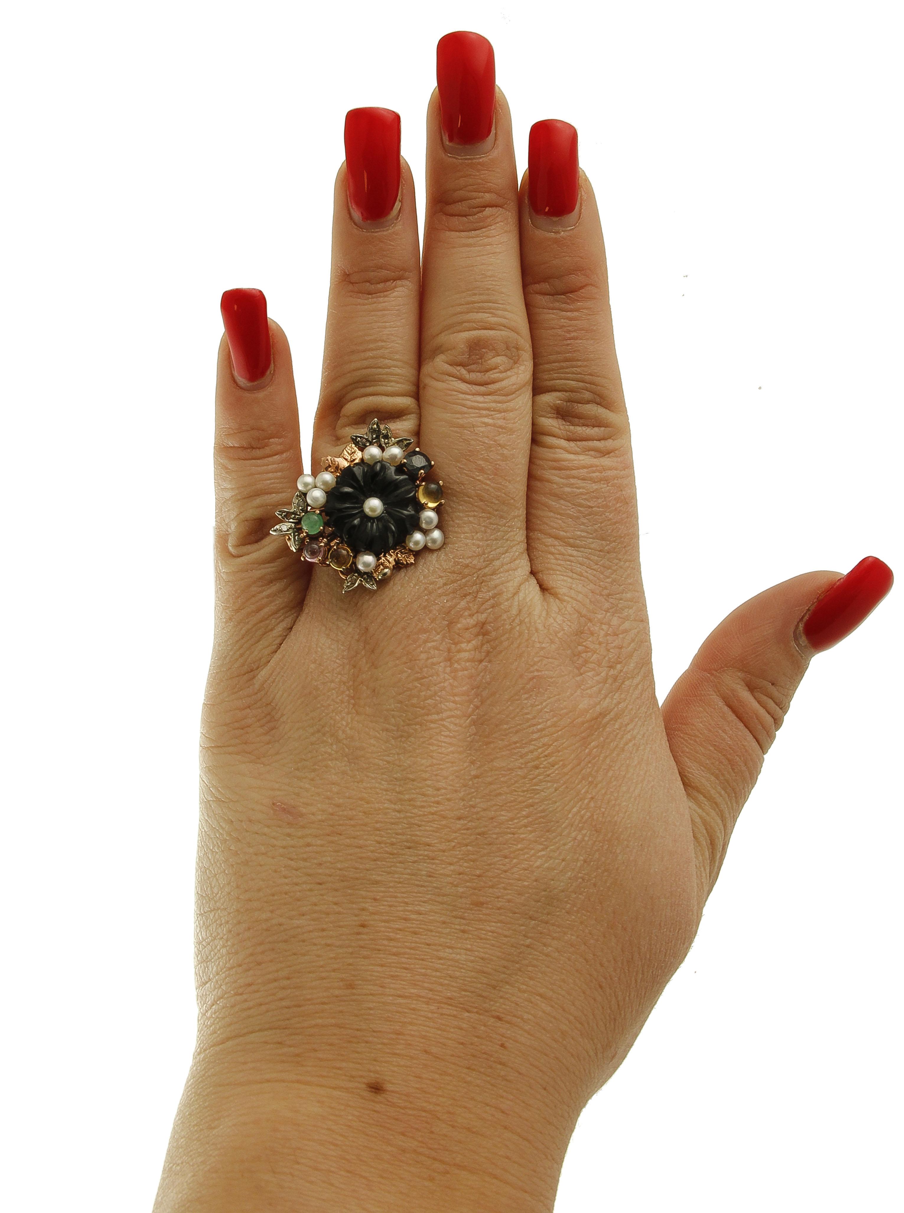 Onyx Diamonds Emeralds Sapphires Pearls 9 Karat Rose Gold and Silver Flower Ring In Good Condition For Sale In Marcianise, Marcianise (CE)