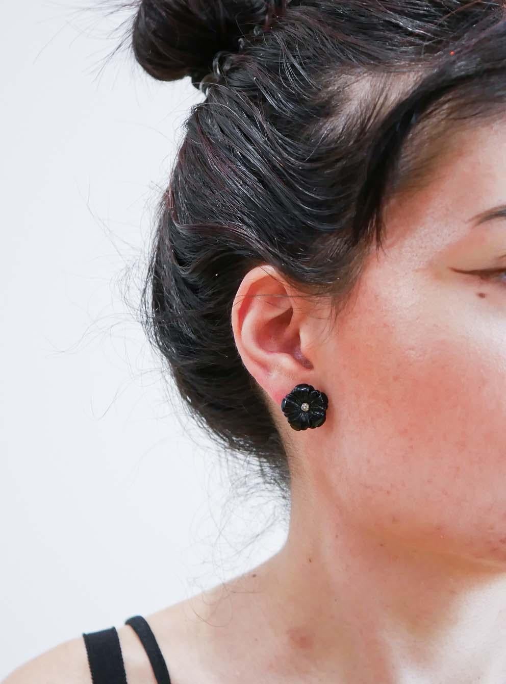 Taille mixte Boucles d'oreilles fleur en onyx, diamants, or rose et argent. en vente