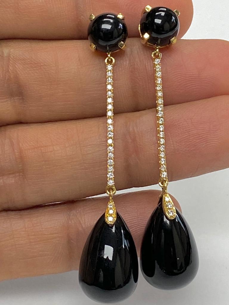 Ohrringe mit Onyx-Cabochon und Diamant-Tropfen in Tropfenform vonshwara (Zeitgenössisch) im Angebot