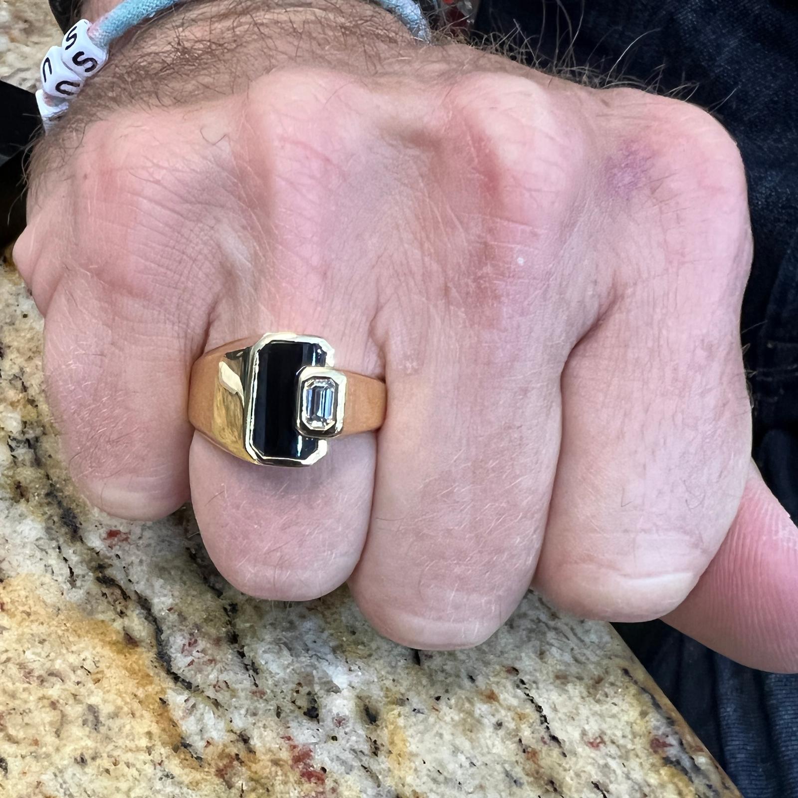 Retro Onyx Emerald Cut Diamond 18 Karat Yellow Gold Geometric Vintage Men's Ring Gent