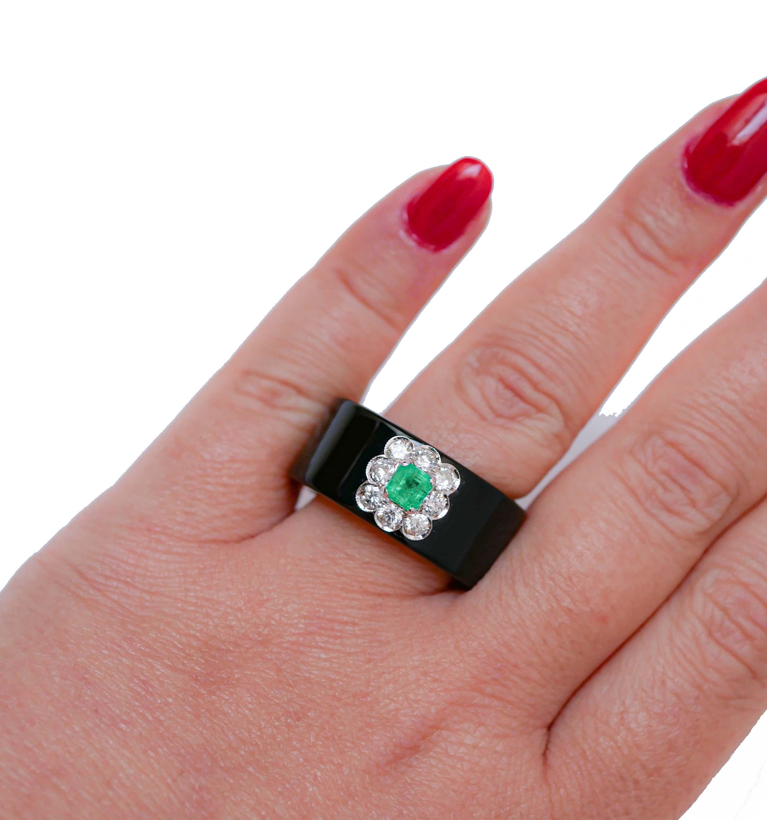 Onyx, Emerald, Diamonds, 14 Karat White Gold Band Ring. In Good Condition For Sale In Marcianise, Marcianise (CE)