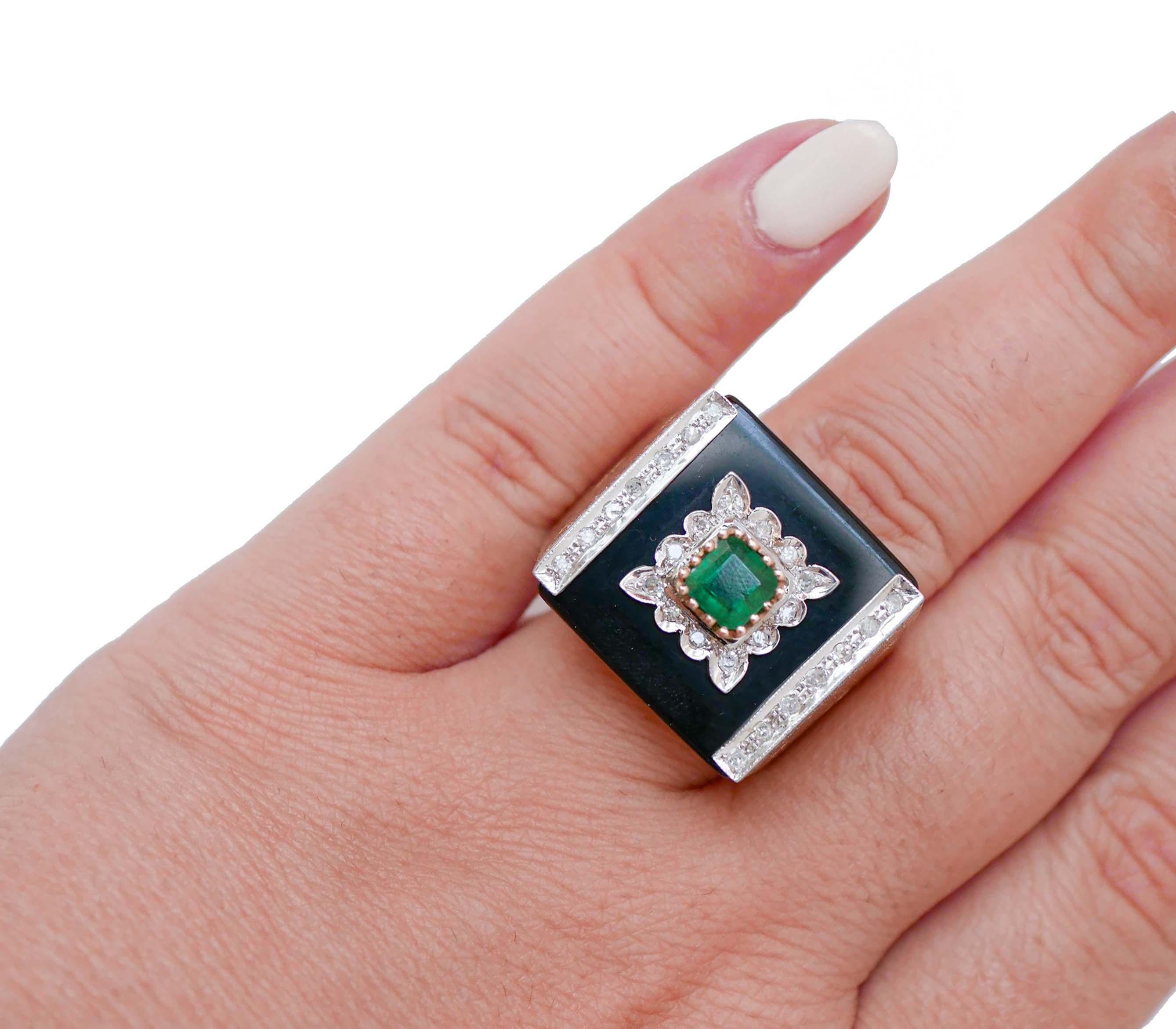 Onyx, Emerald, Diamonds, 9 Karat Rose Gold Ring. In Good Condition For Sale In Marcianise, Marcianise (CE)