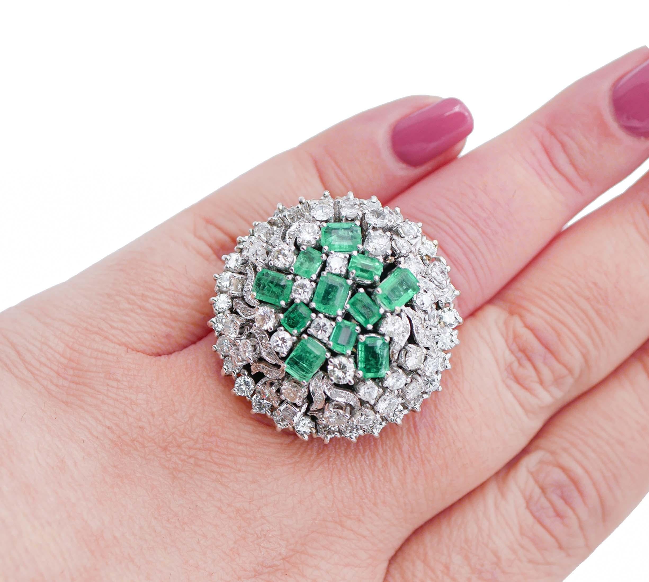 Onyx, Emeralds, Diamonds, 18 Karat White Gold Retrò Ring In Good Condition For Sale In Marcianise, Marcianise (CE)