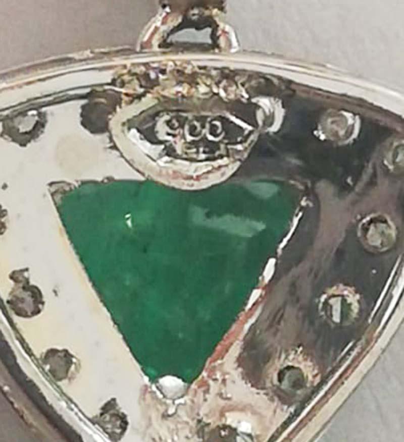 Collana con ciondolo in onice, smeraldi, diamanti e platino. in vendita 1