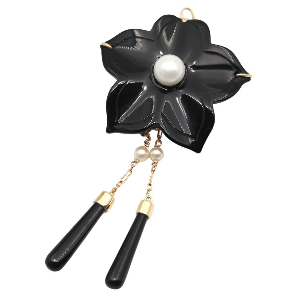 Broche fleur en onyx pendentif perles or 14K, 1930 en vente