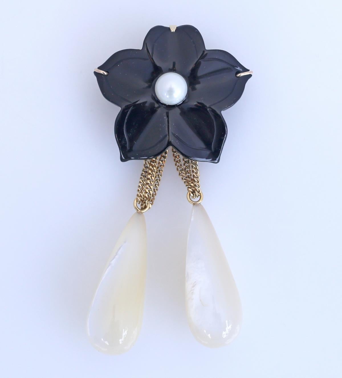 Onyx Flower Mother of Pearl Detachable Pendant Brooch 14 Karat Gold, 1930 3