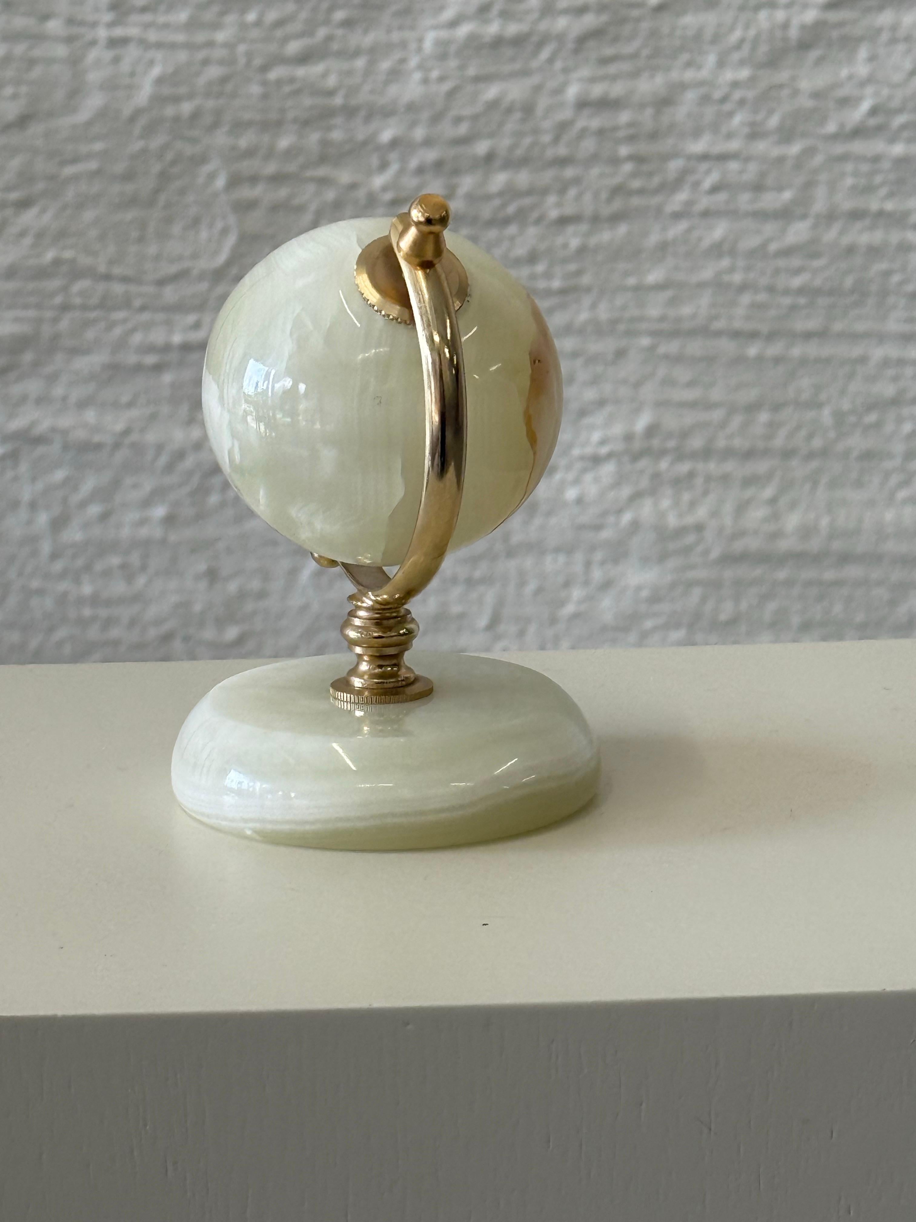 Mid-Century Modern Presse-papiers globe onyx des années 1960 en vente