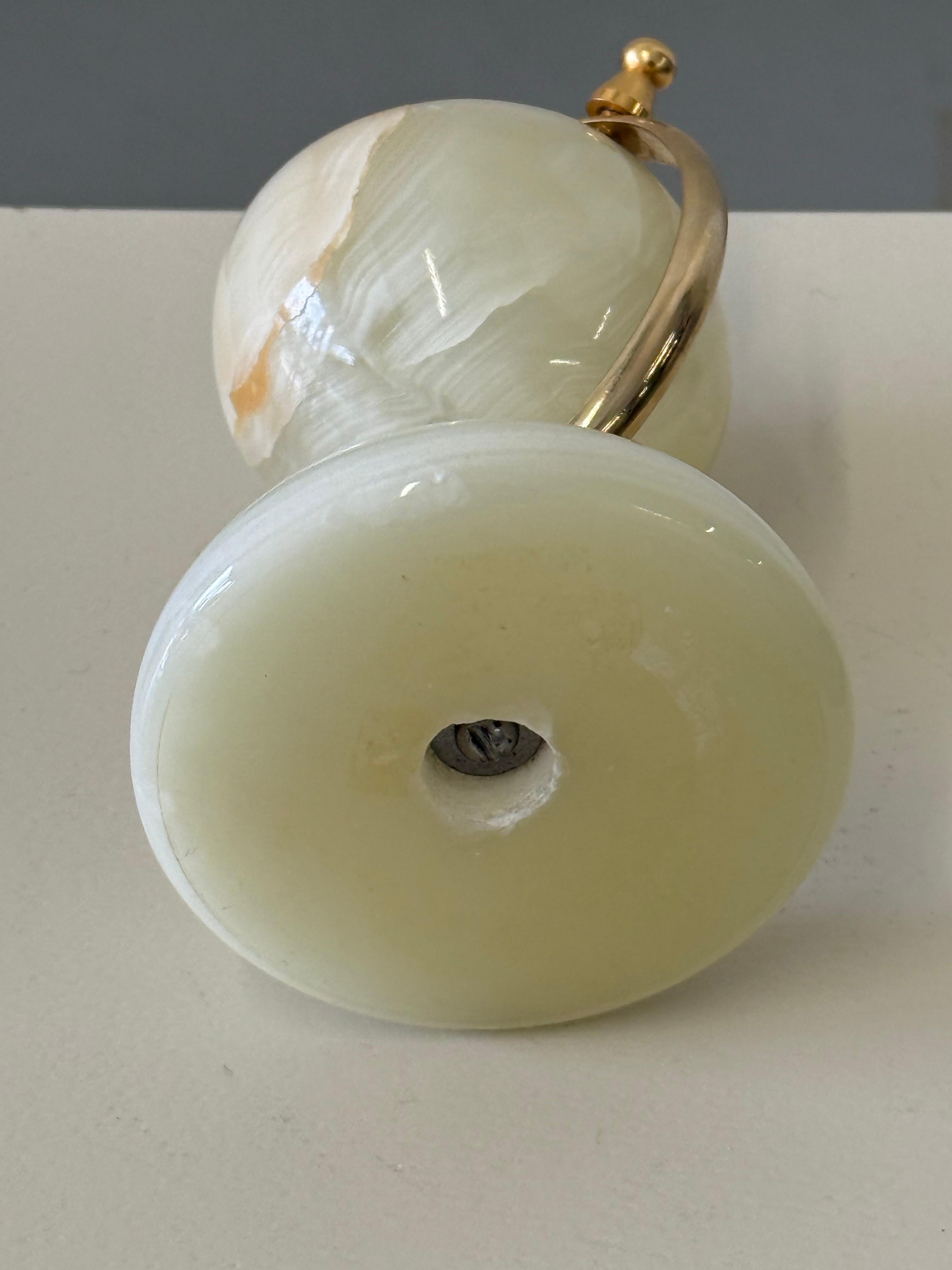 italien Presse-papiers globe onyx des années 1960 en vente