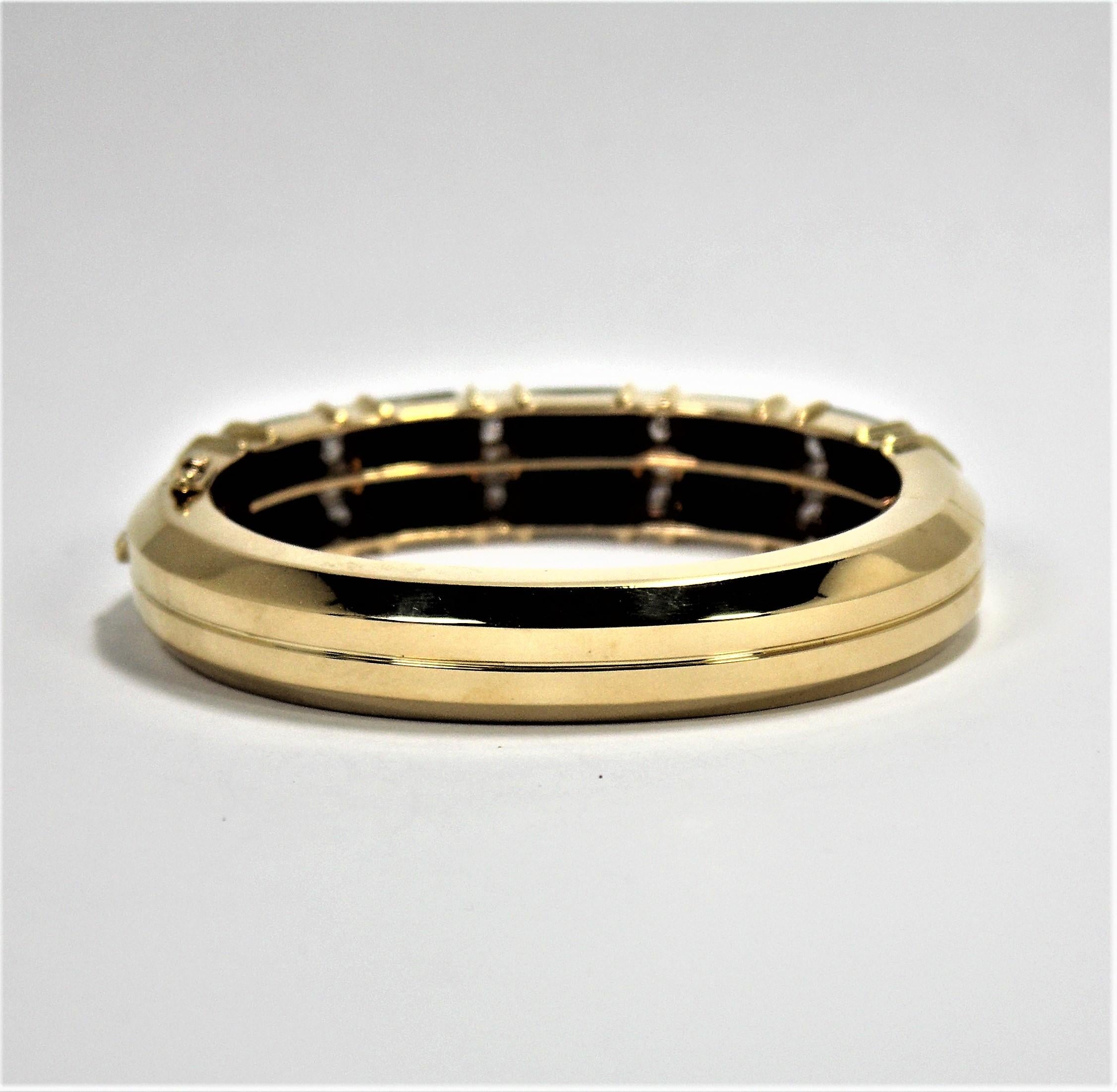 White Onyx, Gold and Diamond Bangle In Good Condition In Palm Beach, FL
