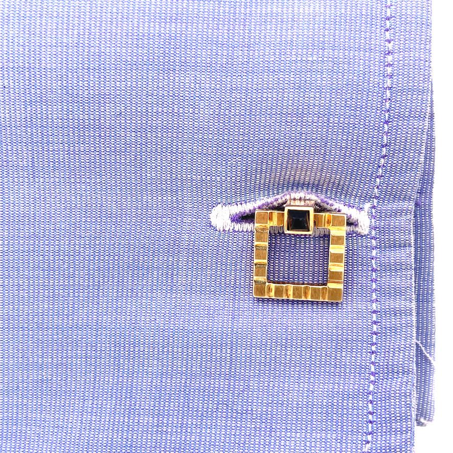 Cabochon Onyx Fluted Square Flip-Up Gold Cufflinks For Sale