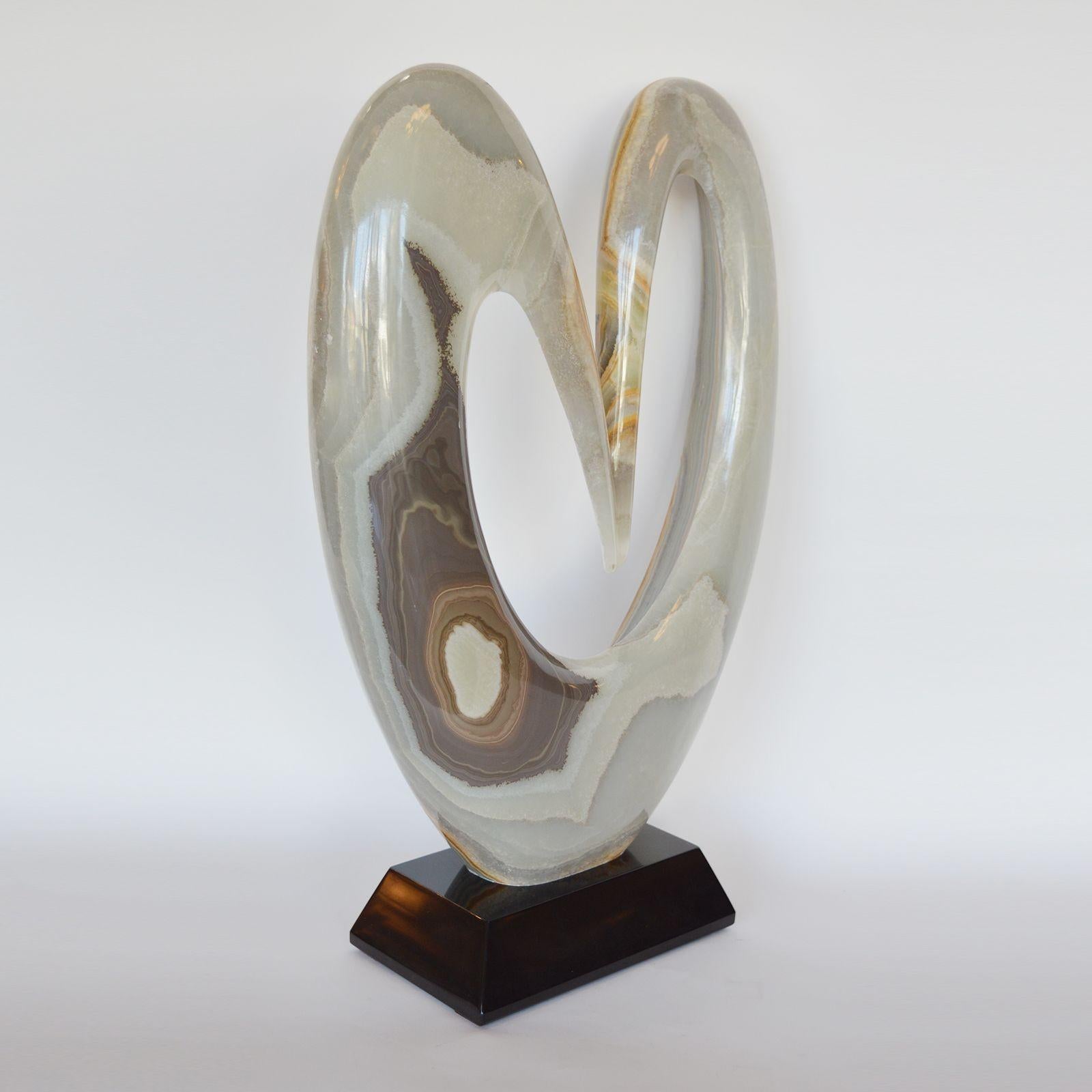 Onyx Heart Sculpture In Excellent Condition In Los Angeles, CA