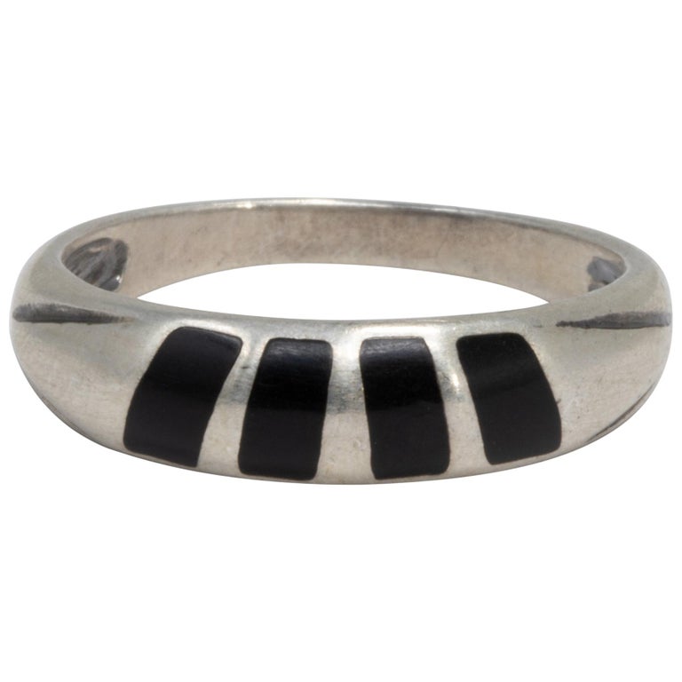 Onyx Inlay Sterling Silver Vintage Ring, 20th Century For Sale at 1stDibs