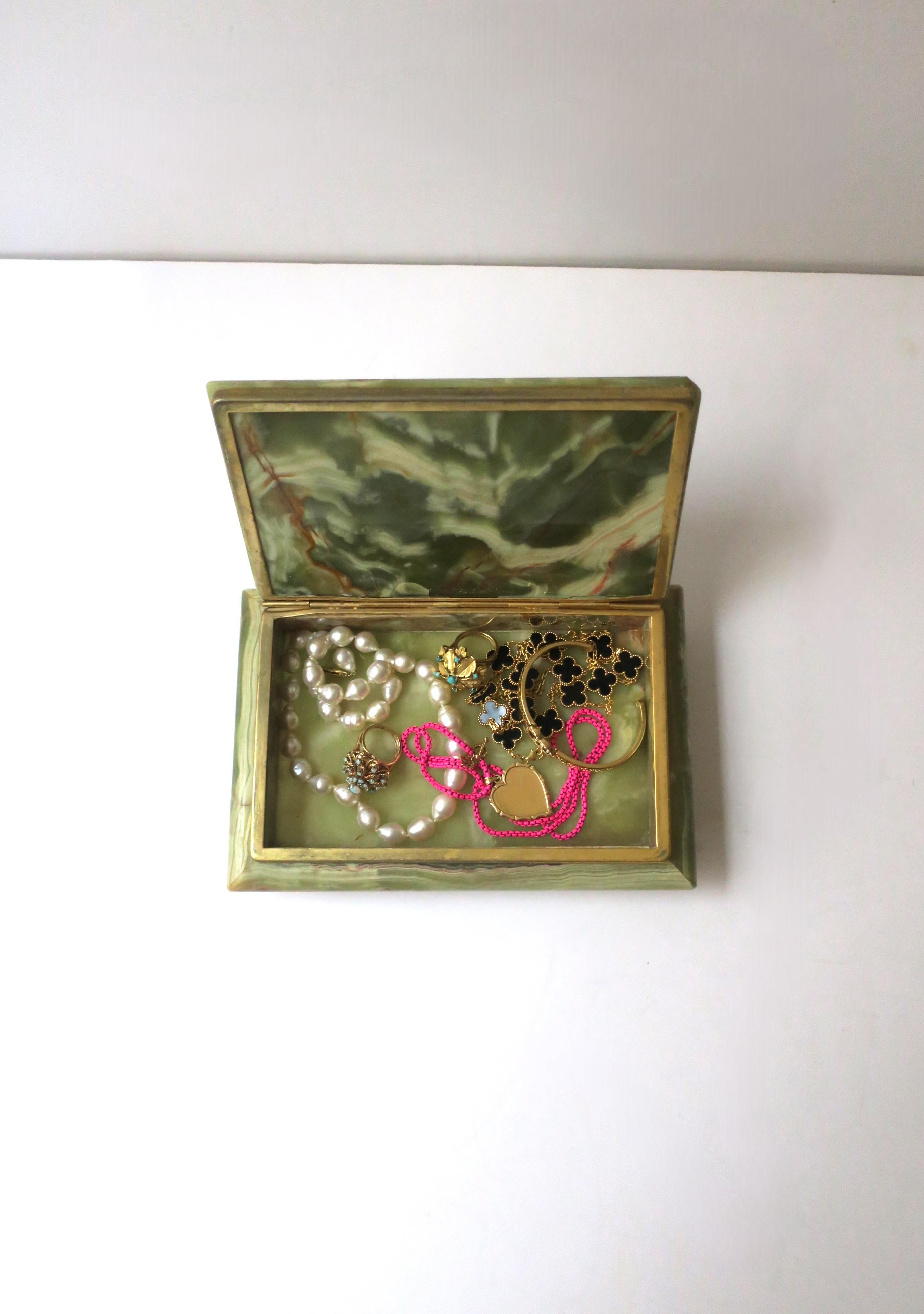 Onyx Jewelry or Decorative Box  In Good Condition For Sale In New York, NY