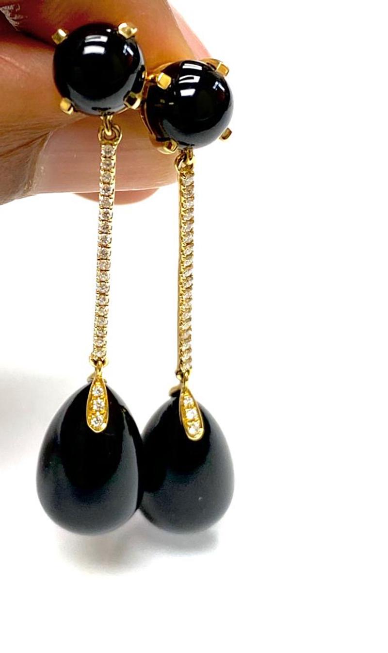 Ohrringe mit Onyx-Cabochon und Diamant-Tropfen in Tropfenform vonshwara Damen im Angebot