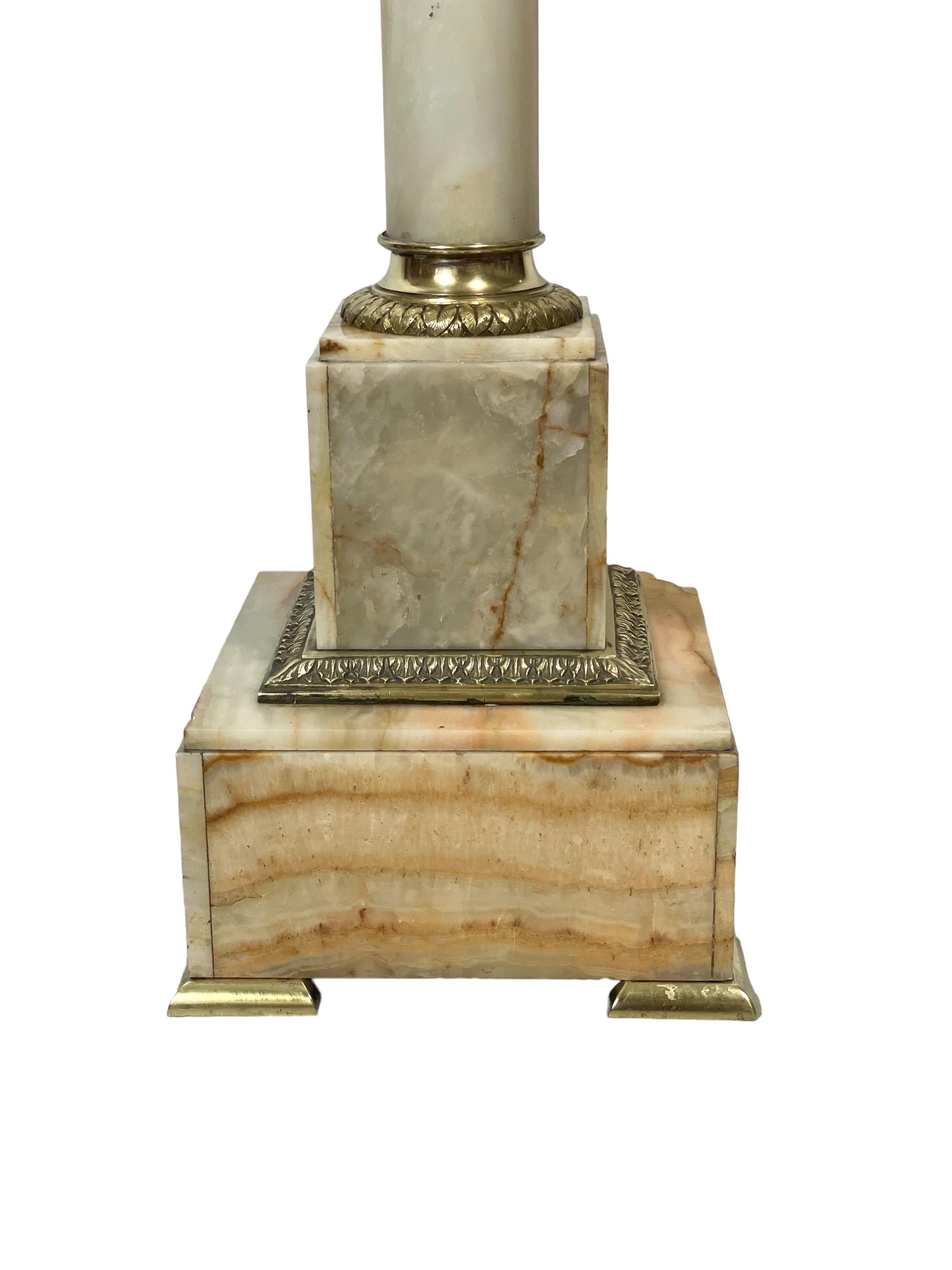 Français Piédestal du 19ème siècle en marbre onyx et bronze doré en vente