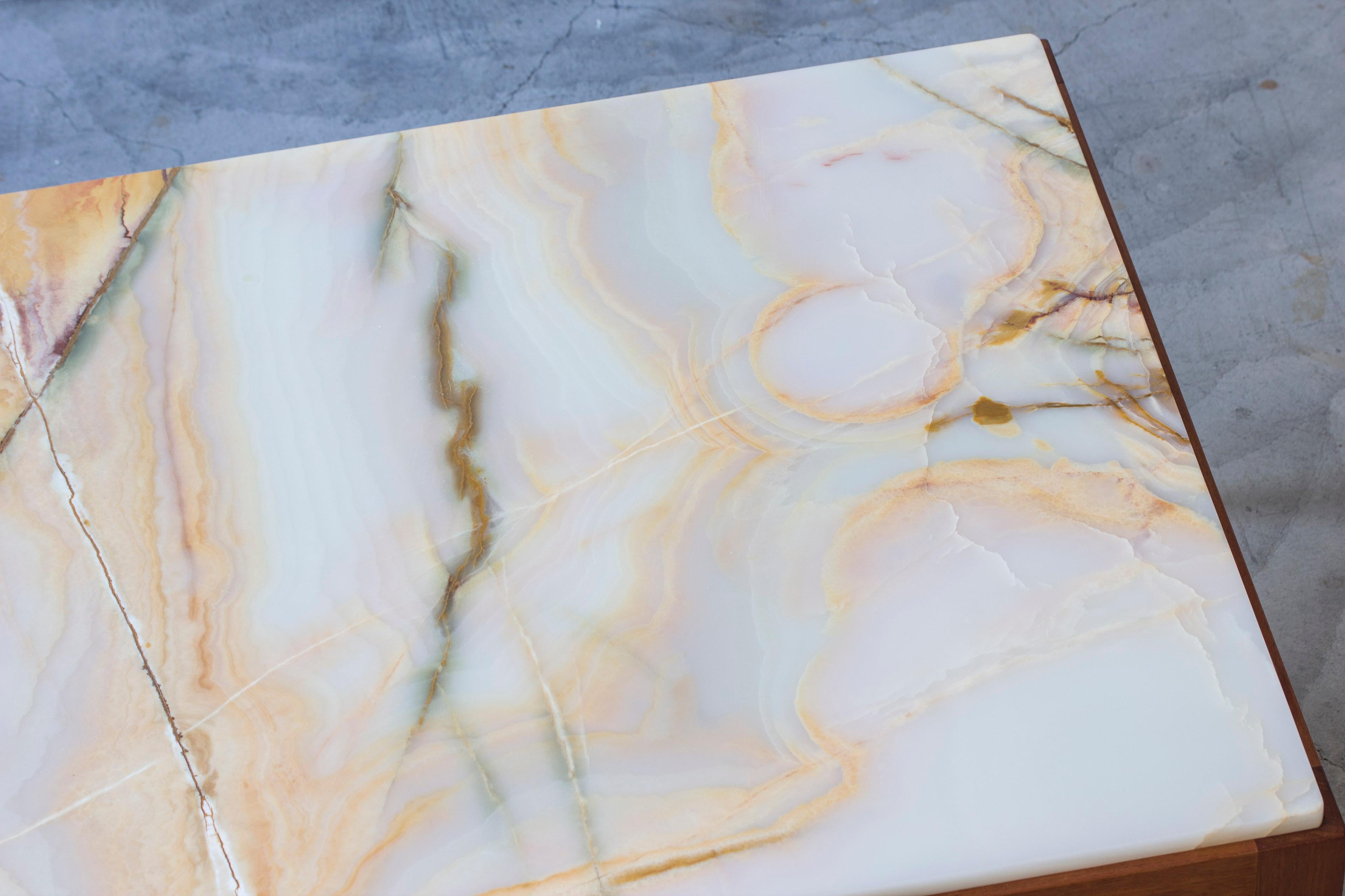 Onyx marble and teak sofa table in the style of Josef Frank, 1940-50s For Sale 4