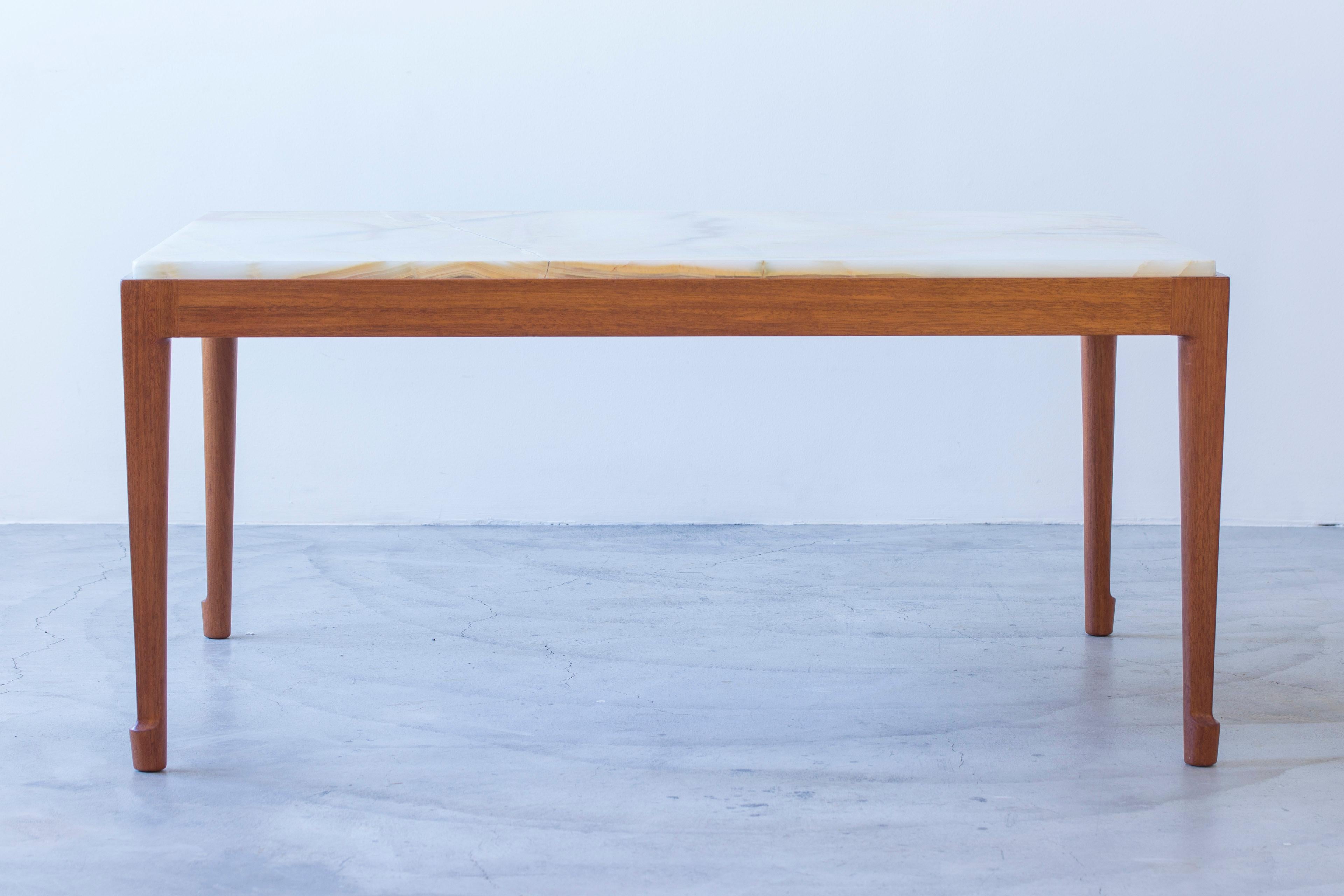 Onyx marble and teak sofa table in the style of Josef Frank, 1940-50s For Sale 5