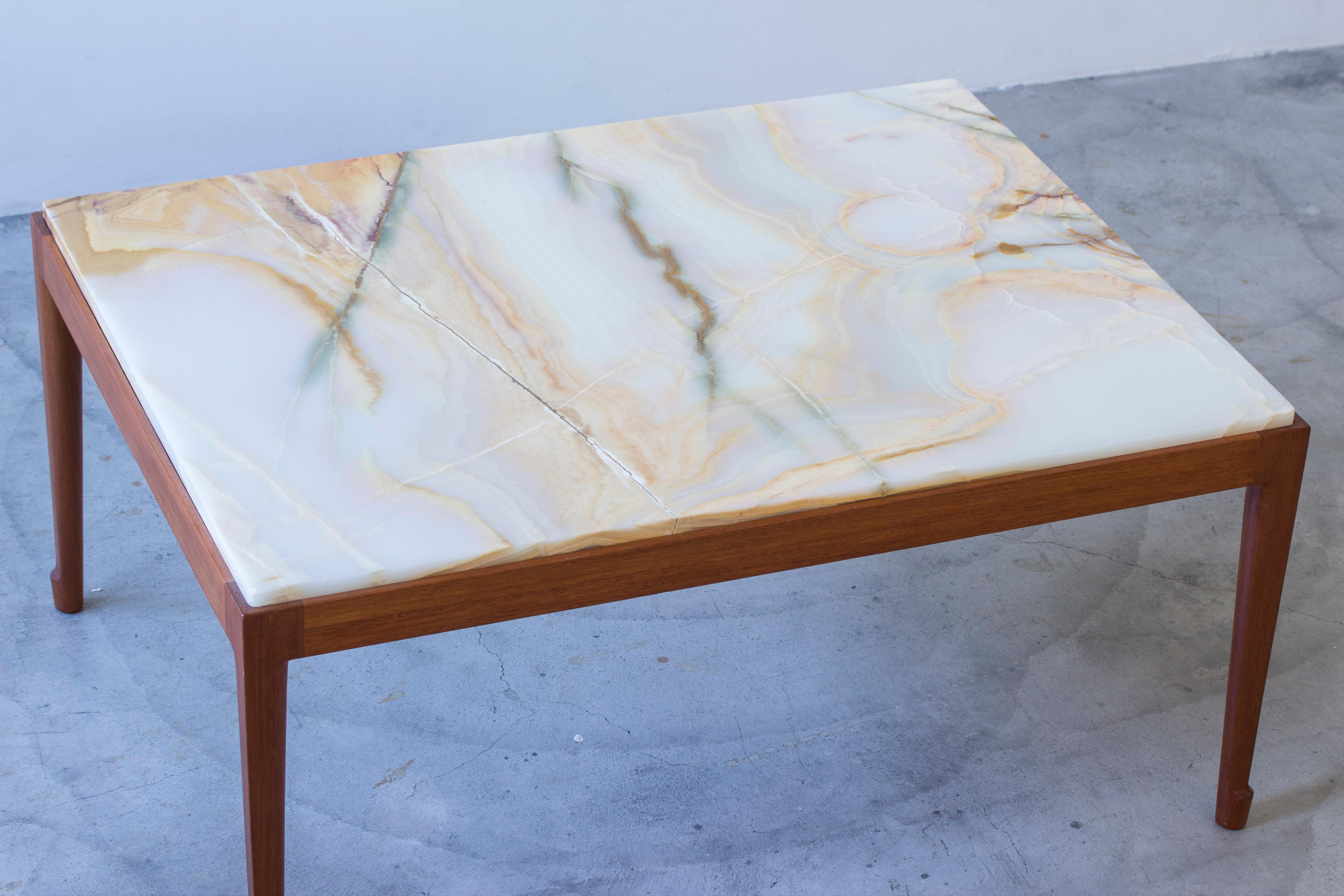Onyx marble and teak sofa table in the style of Josef Frank, 1940-50s In Good Condition For Sale In Hägersten, SE