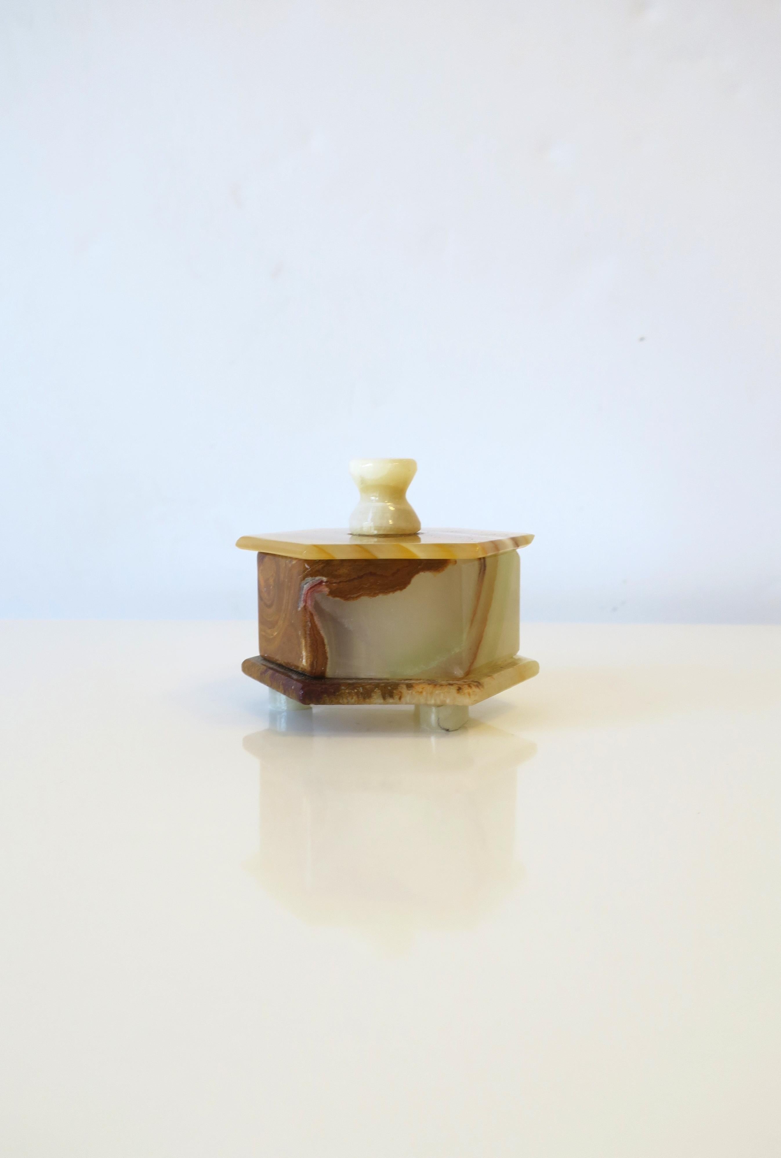Poli Boîte en marbre onyx en vente