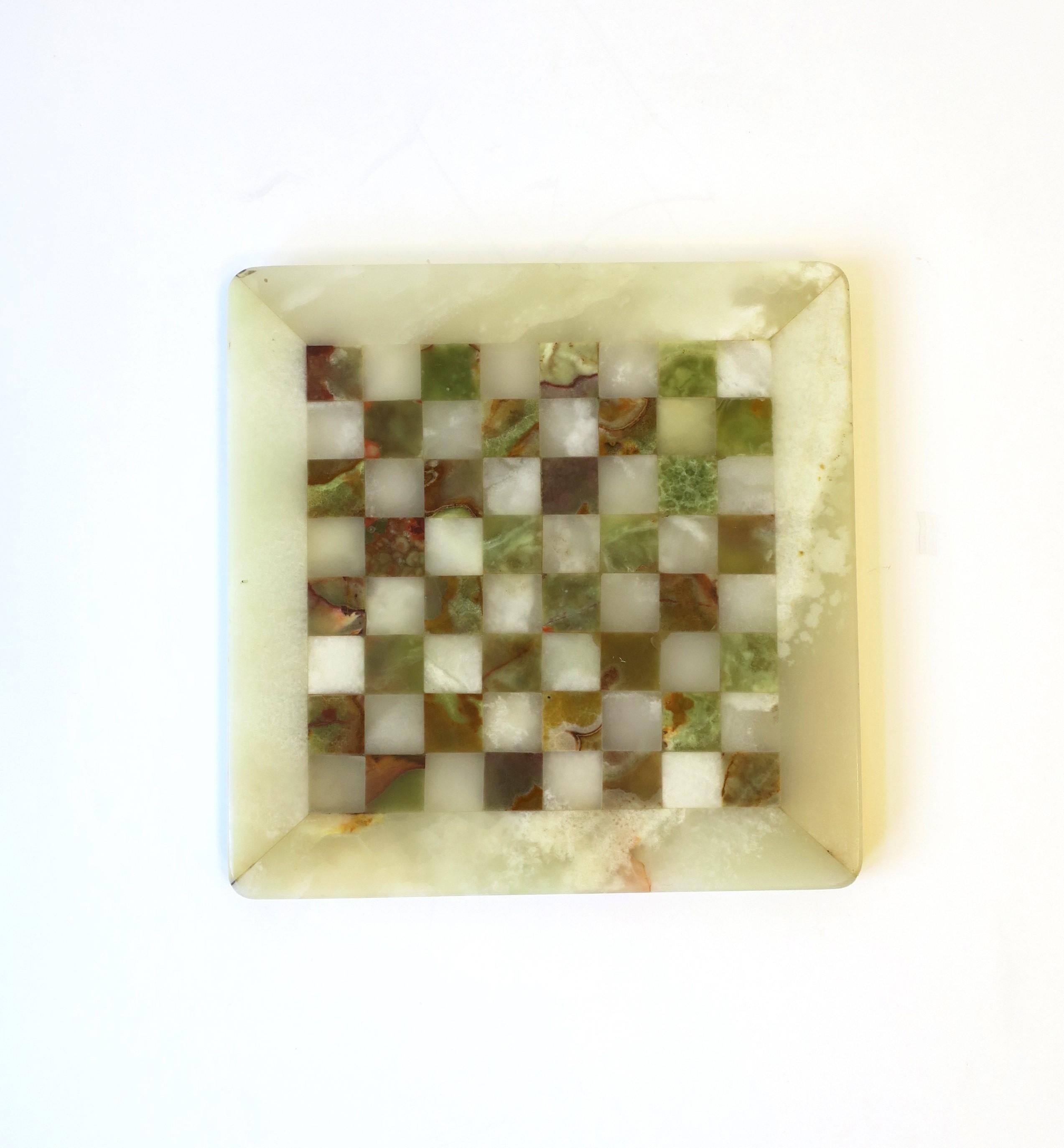 Schachspiel-Set aus Onyx-Marmor (Ende des 20. Jahrhunderts)