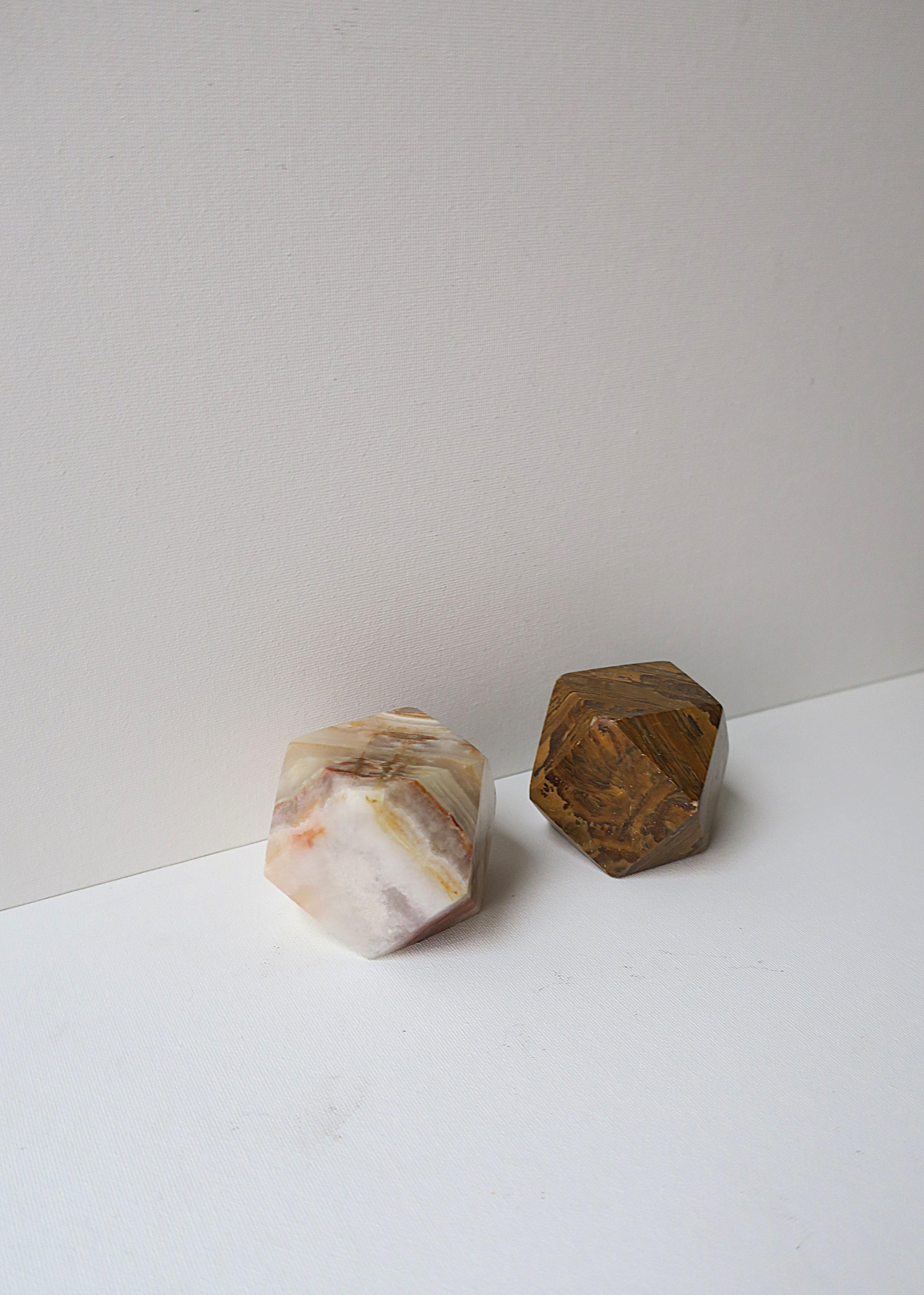 Onyx Marble Decorative Object Paperweight In Good Condition For Sale In New York, NY