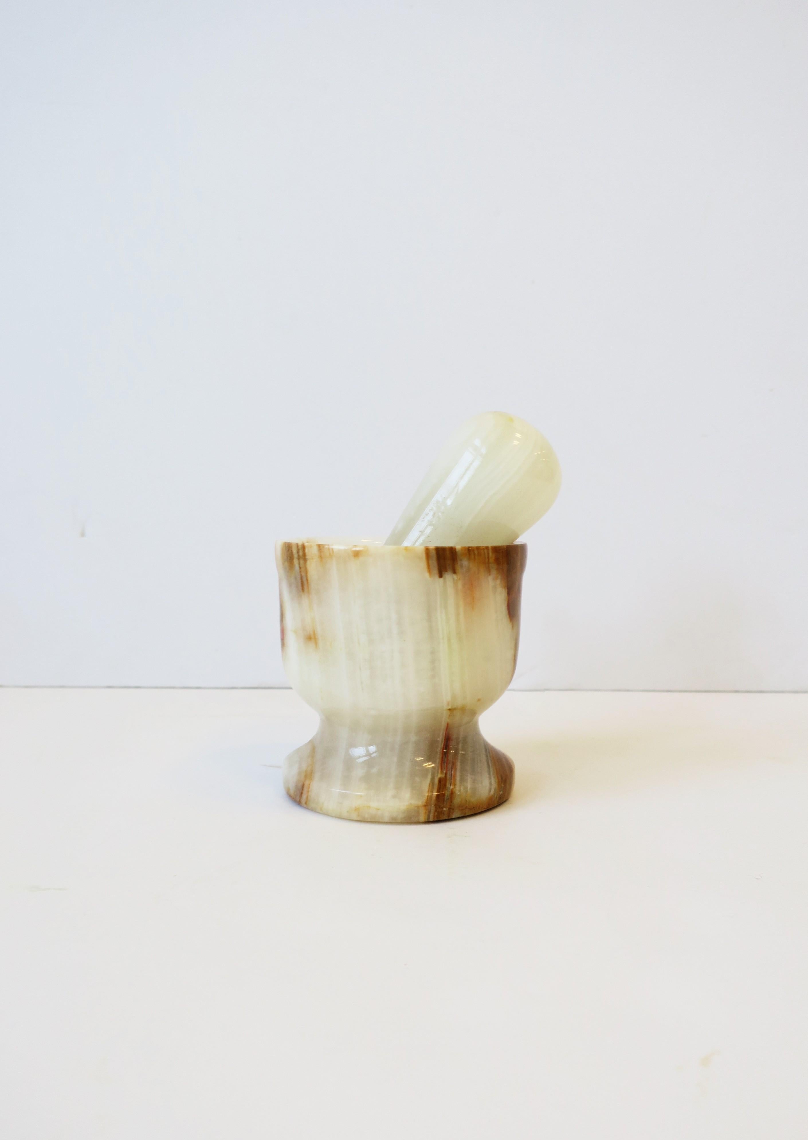 An onyx marble mortar and pestle, circa mid to late-20th century. A great kitchen or bar accessory and a necessity for fine cuisine and cocktail recipes. Dimensions: Mortar, 3