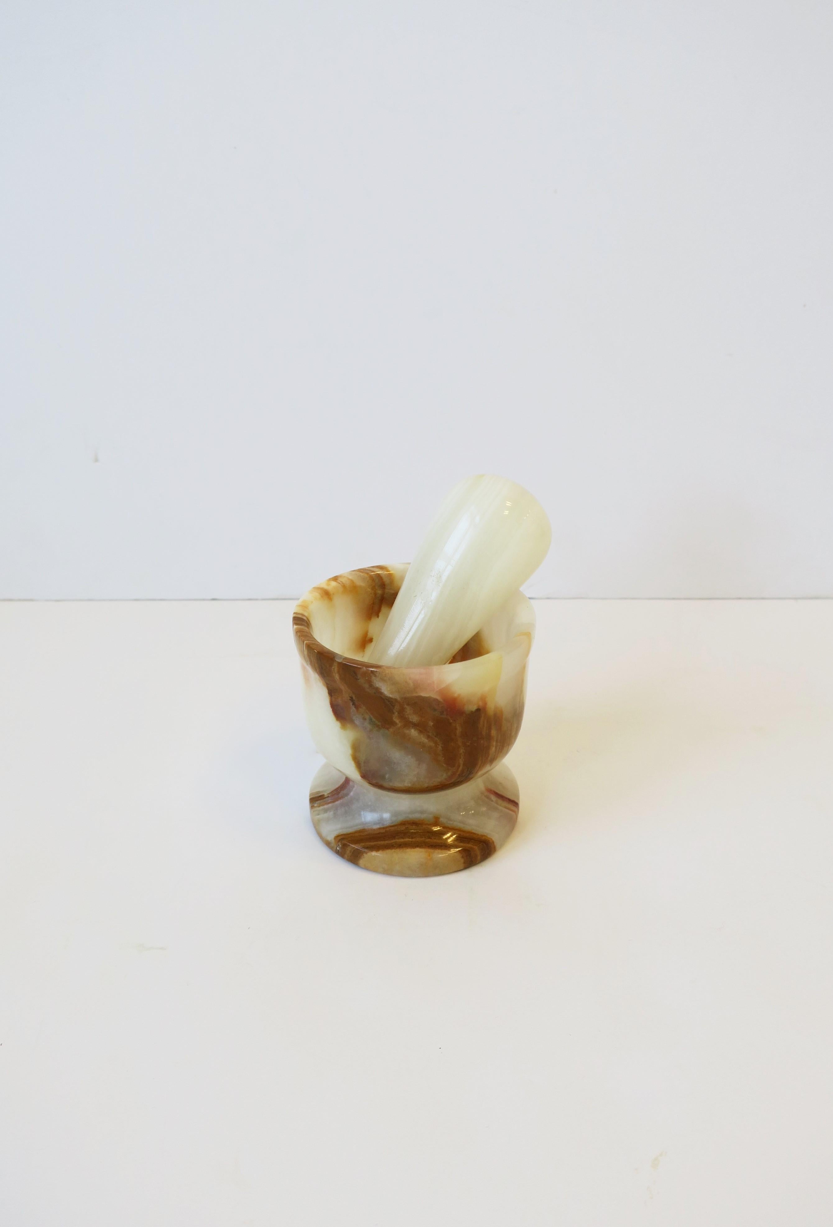 Onyx Marble Mortar and Pestle, Small In Good Condition In New York, NY