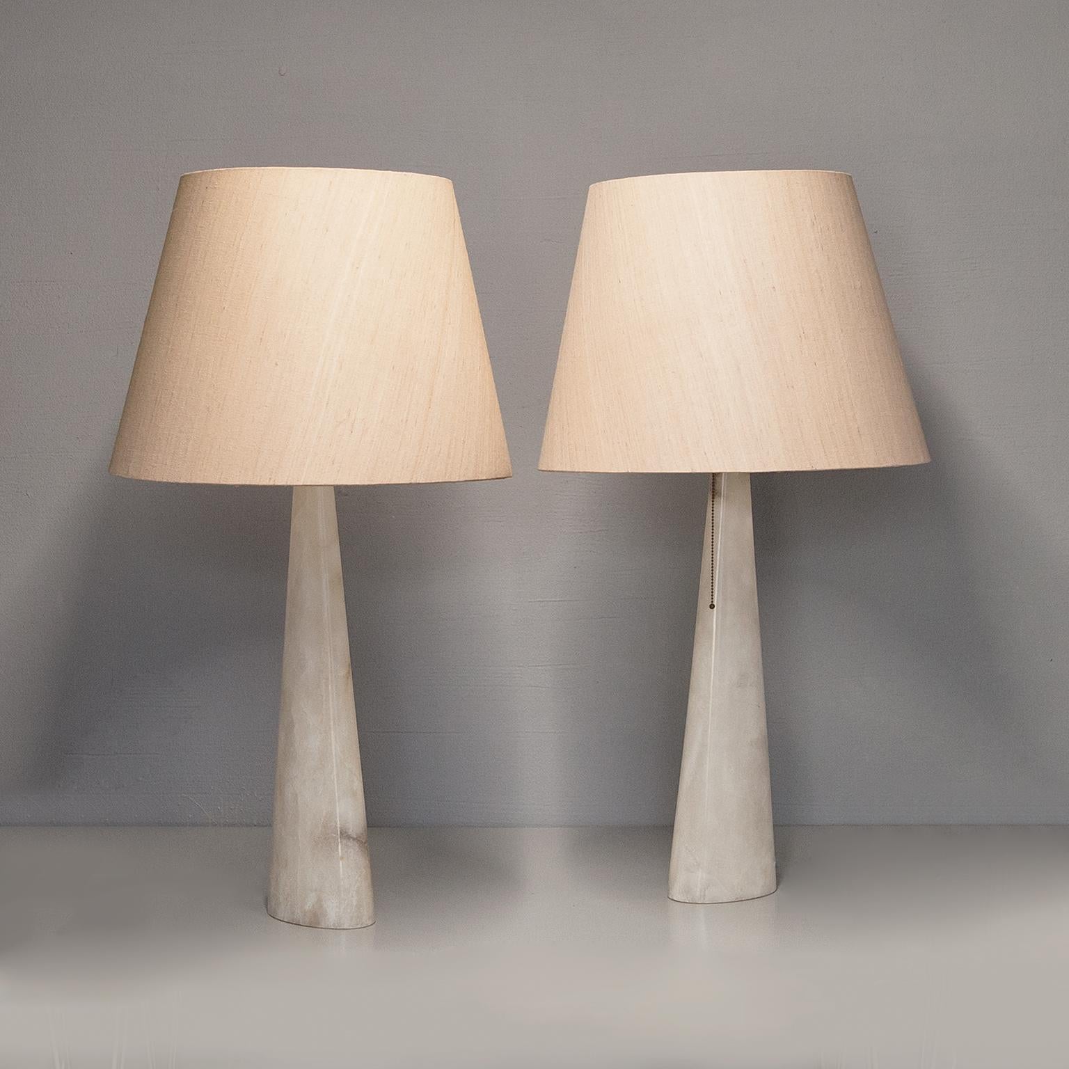 Wonderful and elegant huge table lamps made in a conical onyx base with original wild silk shade, France 1970s.
100 H x 55 W D cm Lamp Base 72 cm