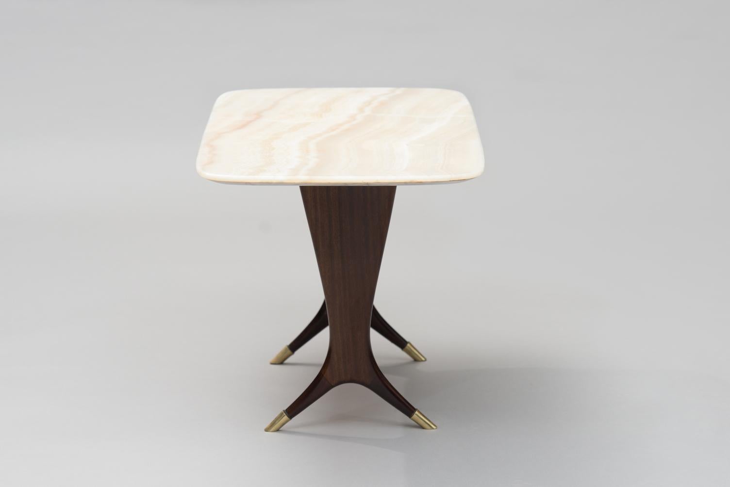 Italian midcentury onyx marble coffee table in the style of Guglielmo Ulrich.