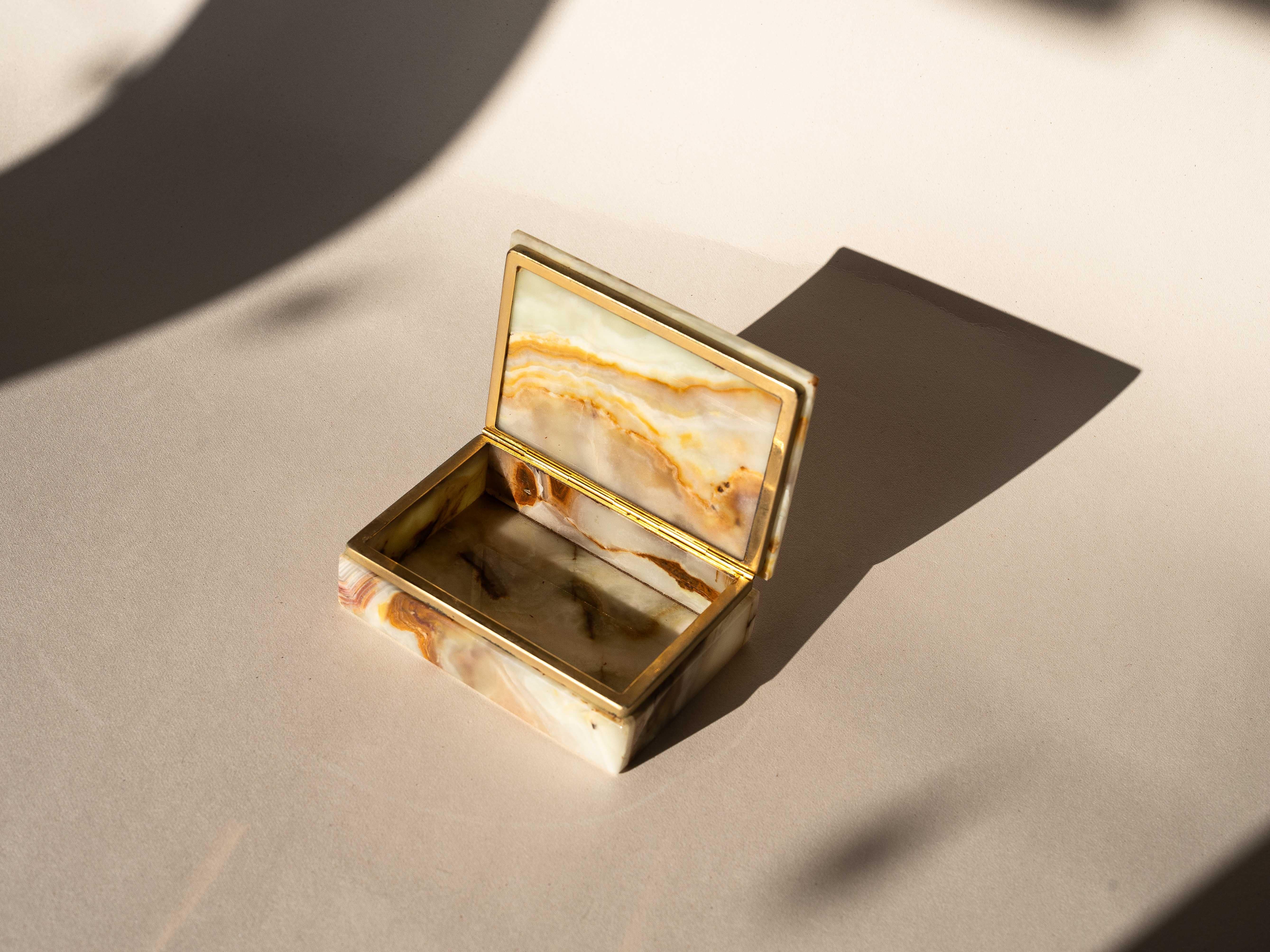 Joyero de ónice, piedra mineral y latón, Italia Años 70 en Bastante bueno estado para la venta en ROUEN, FR