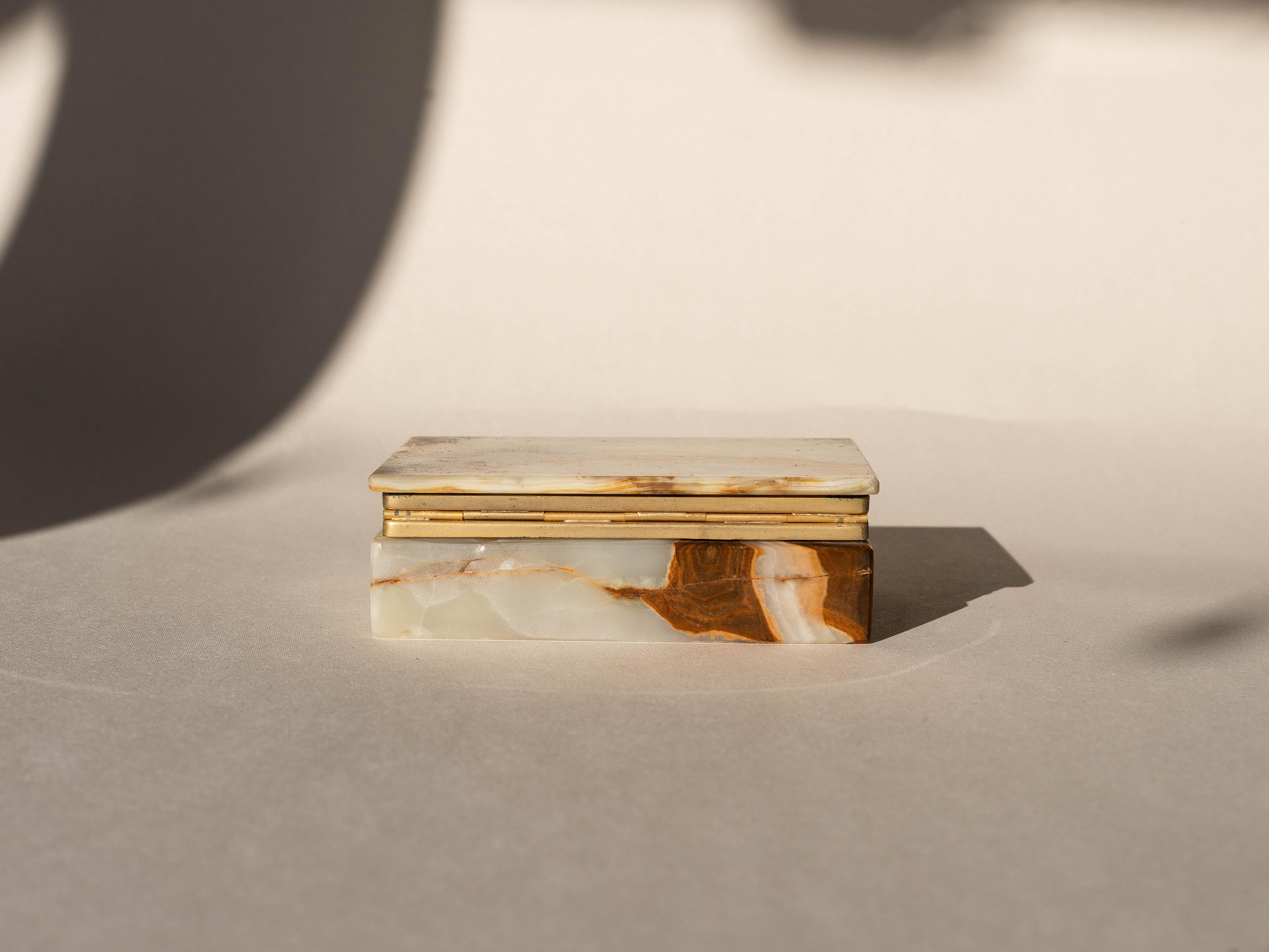 Joyero de ónice, piedra mineral y latón, Italia Años 70 Alabastro en venta