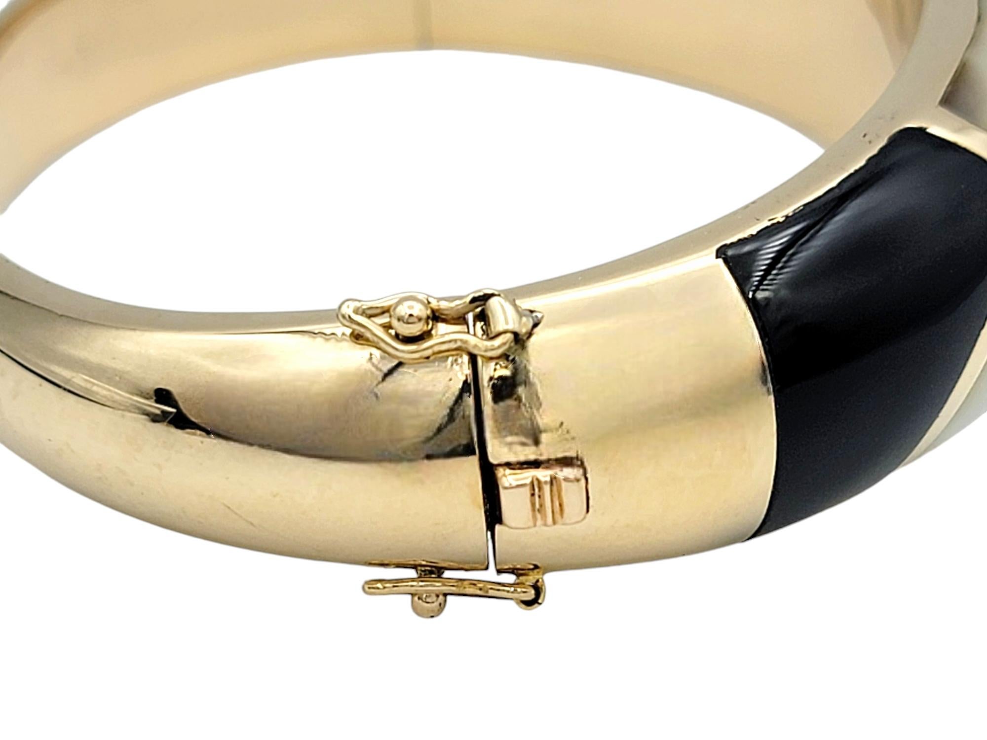Onyx, Perlmutt und Diamant Armspange aus 14 Karat Gold im Angebot 1