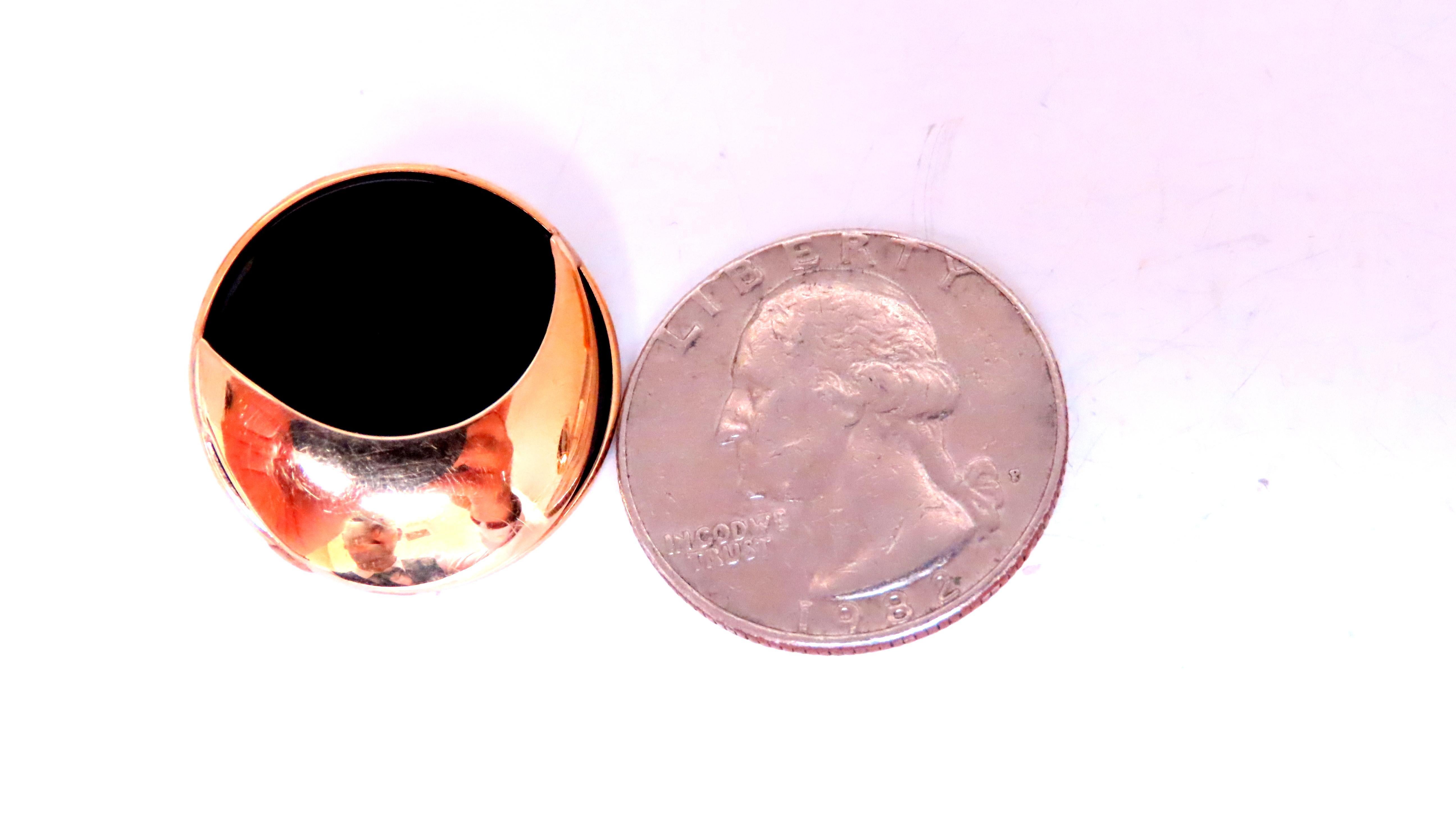 Panda Eyes Onyx Earrings
14kt yellow gold.
22mm diameter
7.6 grams