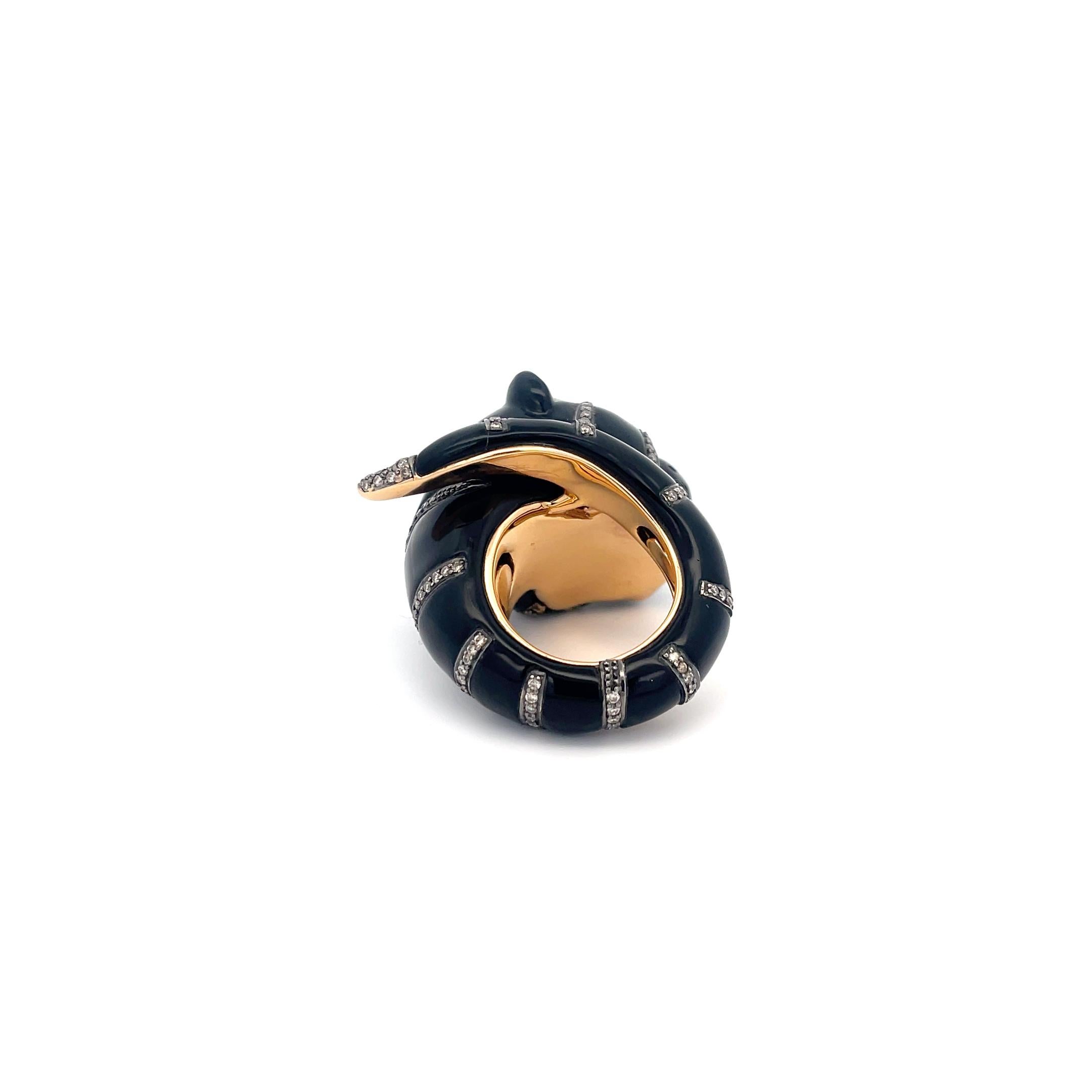 Onyx Panther and Diamond Ring 18K Yellow Gold In Excellent Condition For Sale In Dallas, TX
