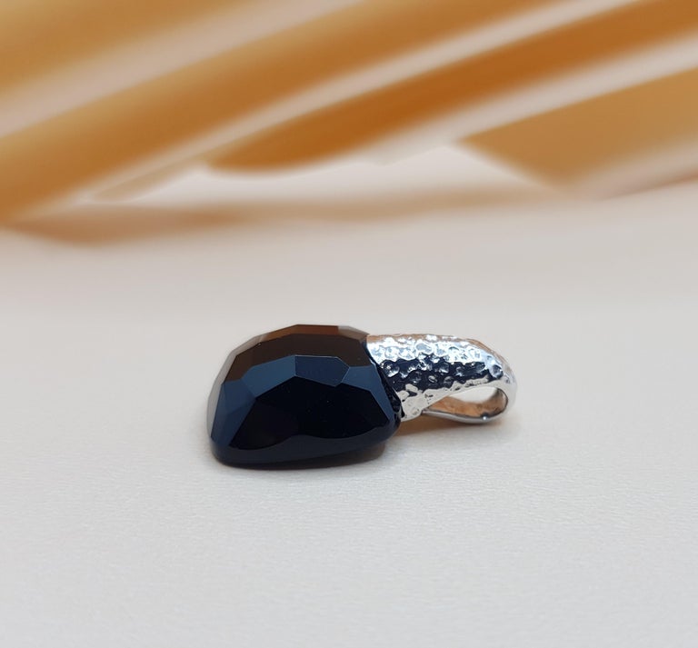 Onyx Pendant Set in 18 Karat White Gold Settings For Sale at 1stDibs