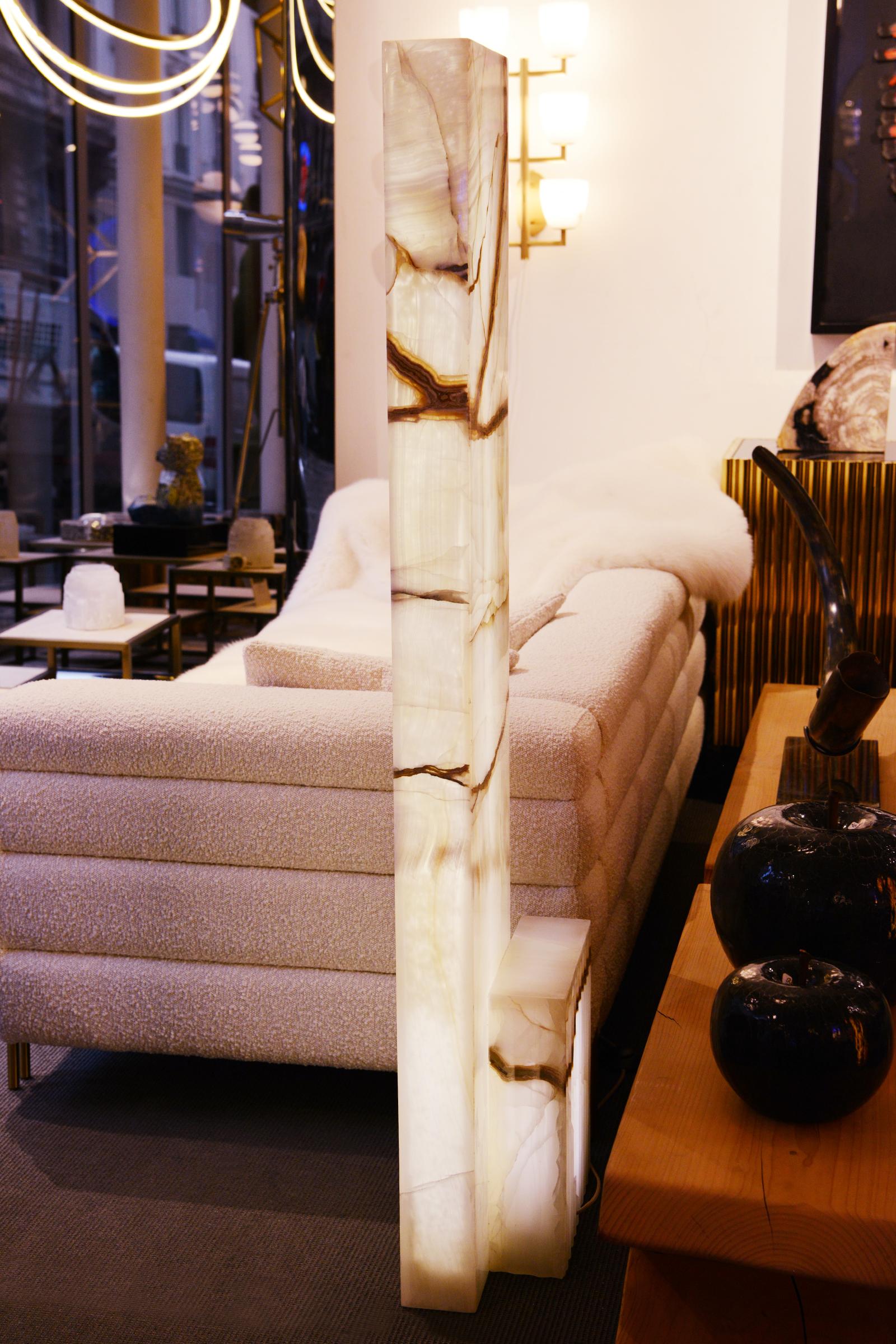 Onyx Polished Totem Floor Lamp In New Condition For Sale In Paris, FR