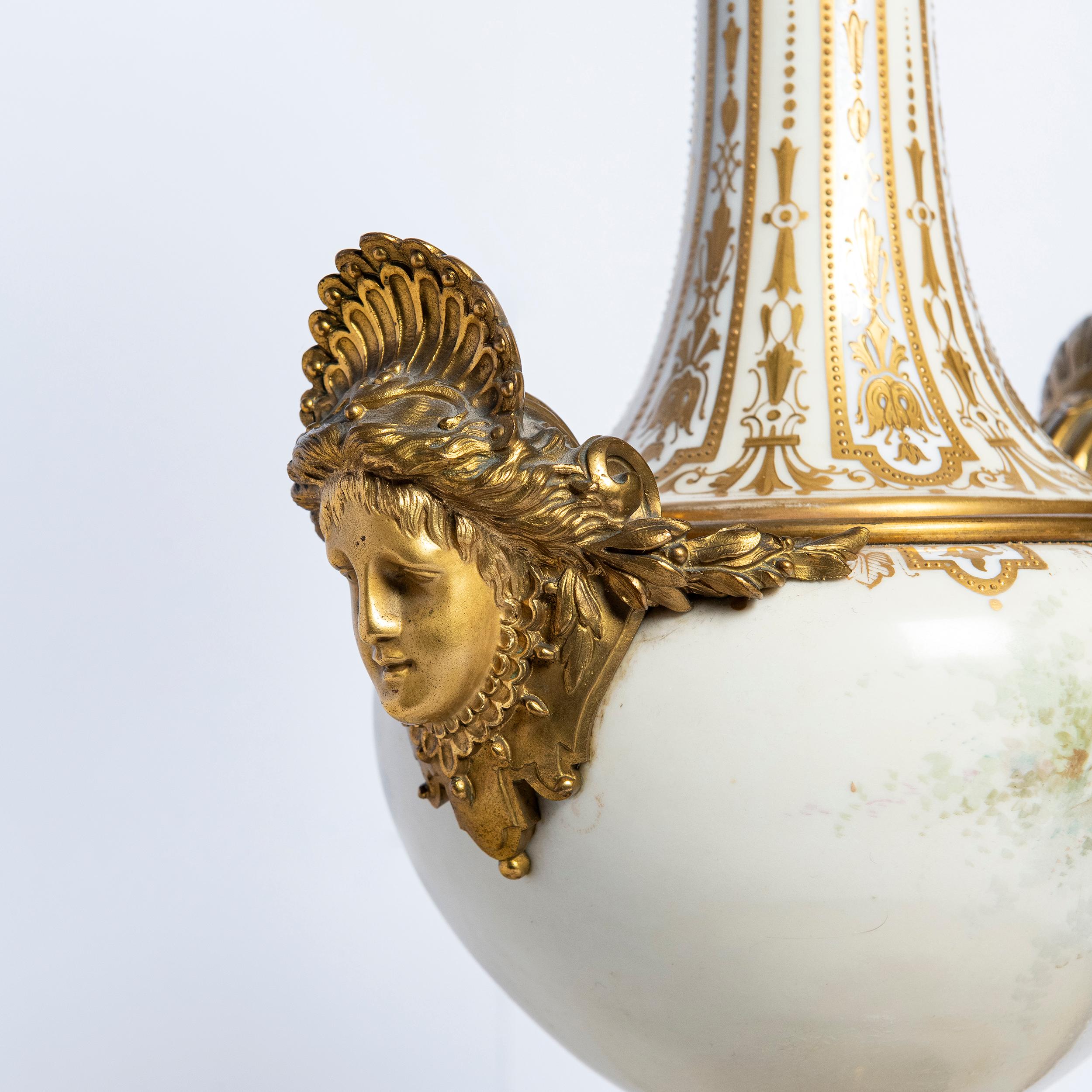 Onyx, Porcelain, Gilt-Bronze and Cloisonnè Sevres Center, Neoclassical Style In Good Condition For Sale In Buenos Aires, Buenos Aires