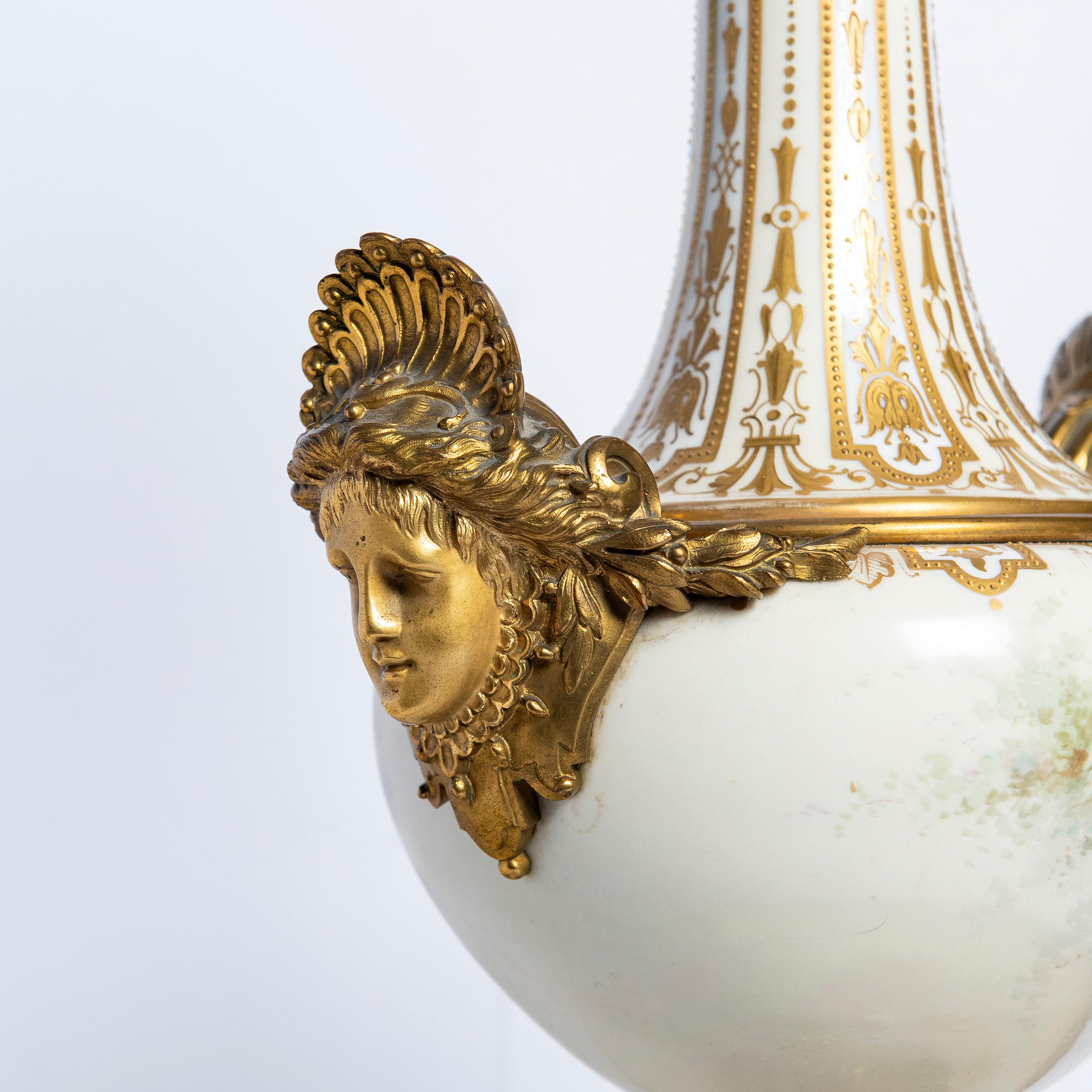 Francese Onice, porcellana, bronzo dorato e cloisonnè Centro di Sevres, stile neoclassico in vendita