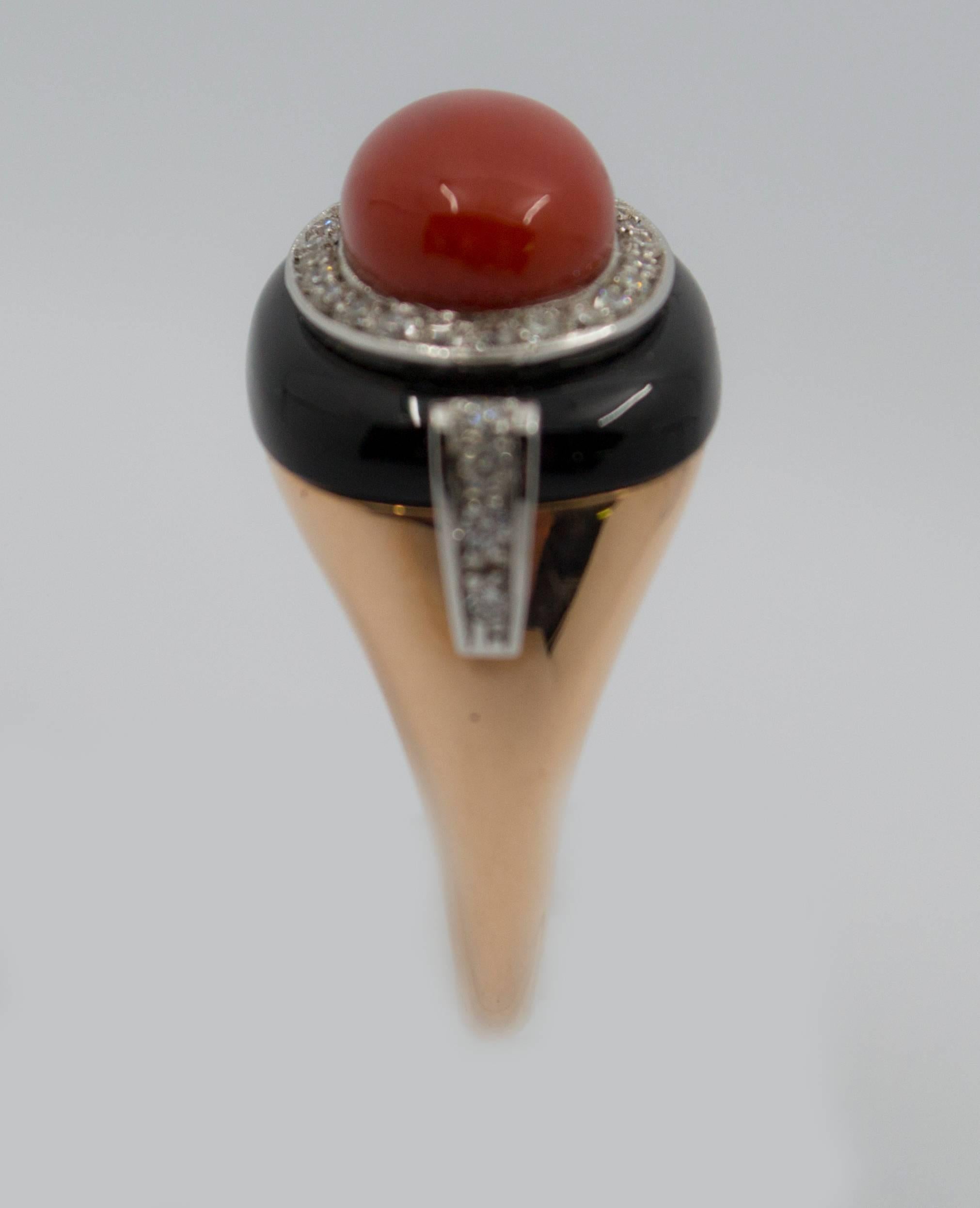 Mediterranean Red Coral 0.35 Carat White Diamond Onyx Yellow Gold Cocktail Ring In New Condition In Naples, IT