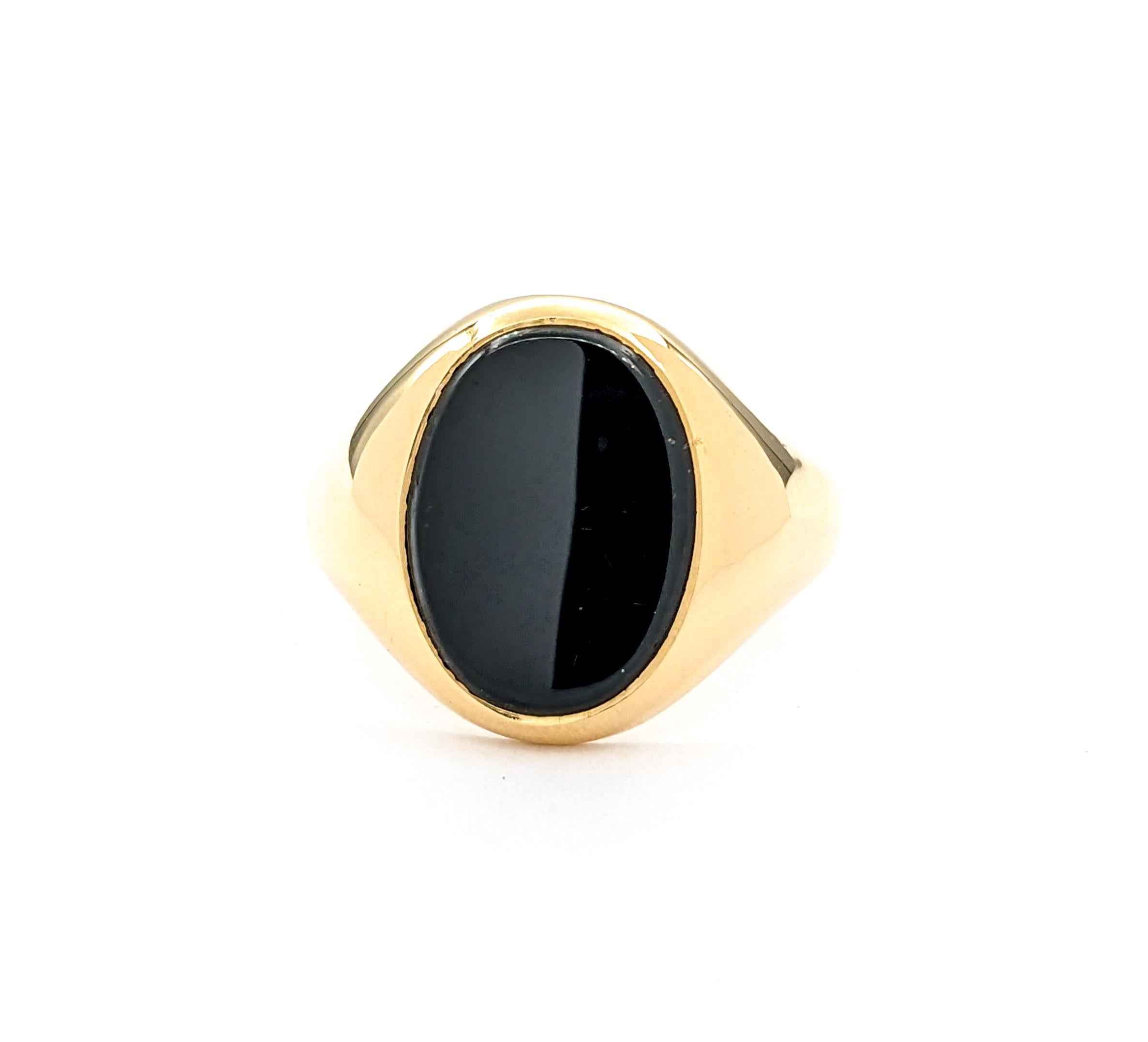 Onyx Ring In yellow Gold For Sale 6