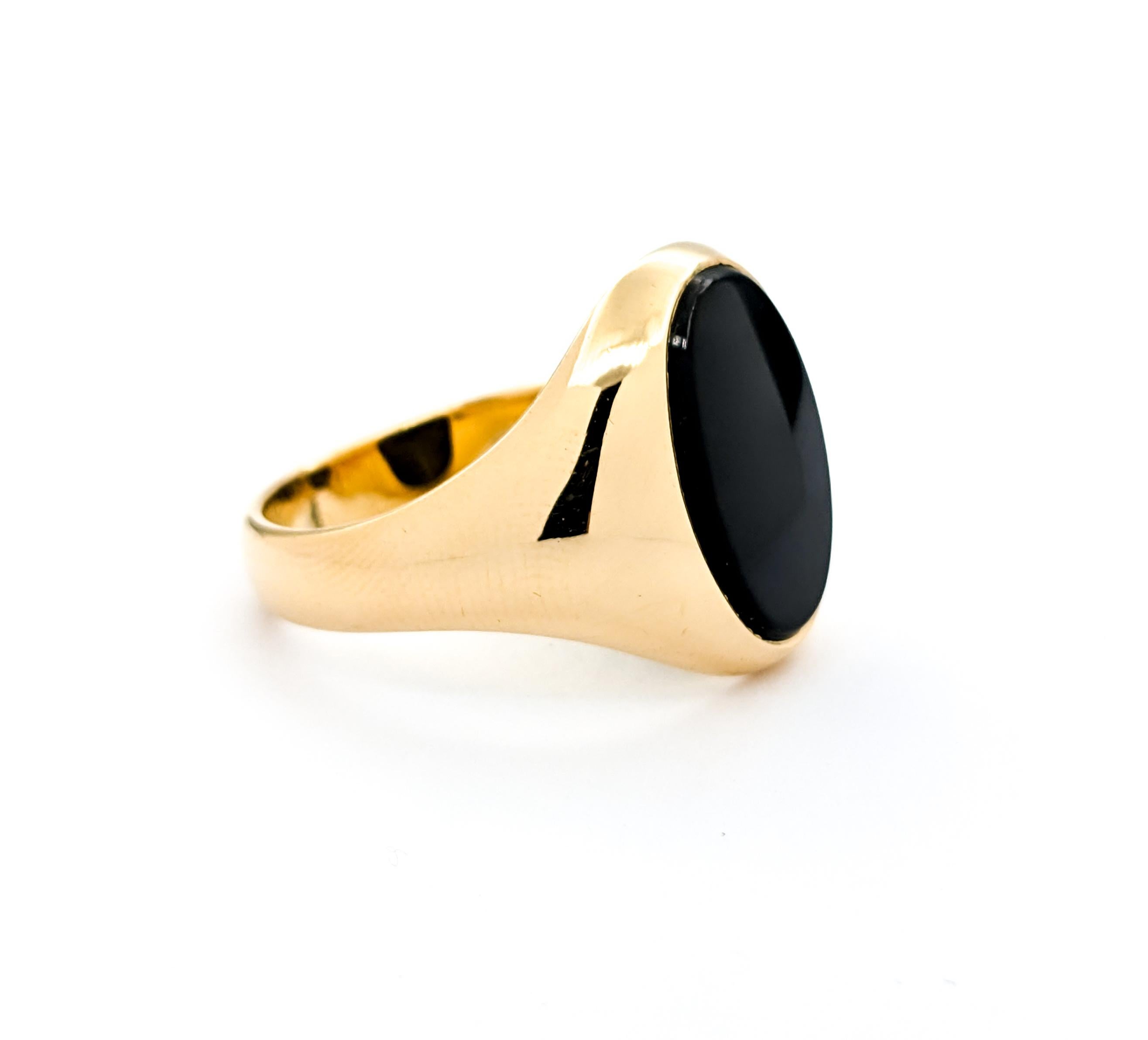 Onyx Ring In yellow Gold For Sale 2