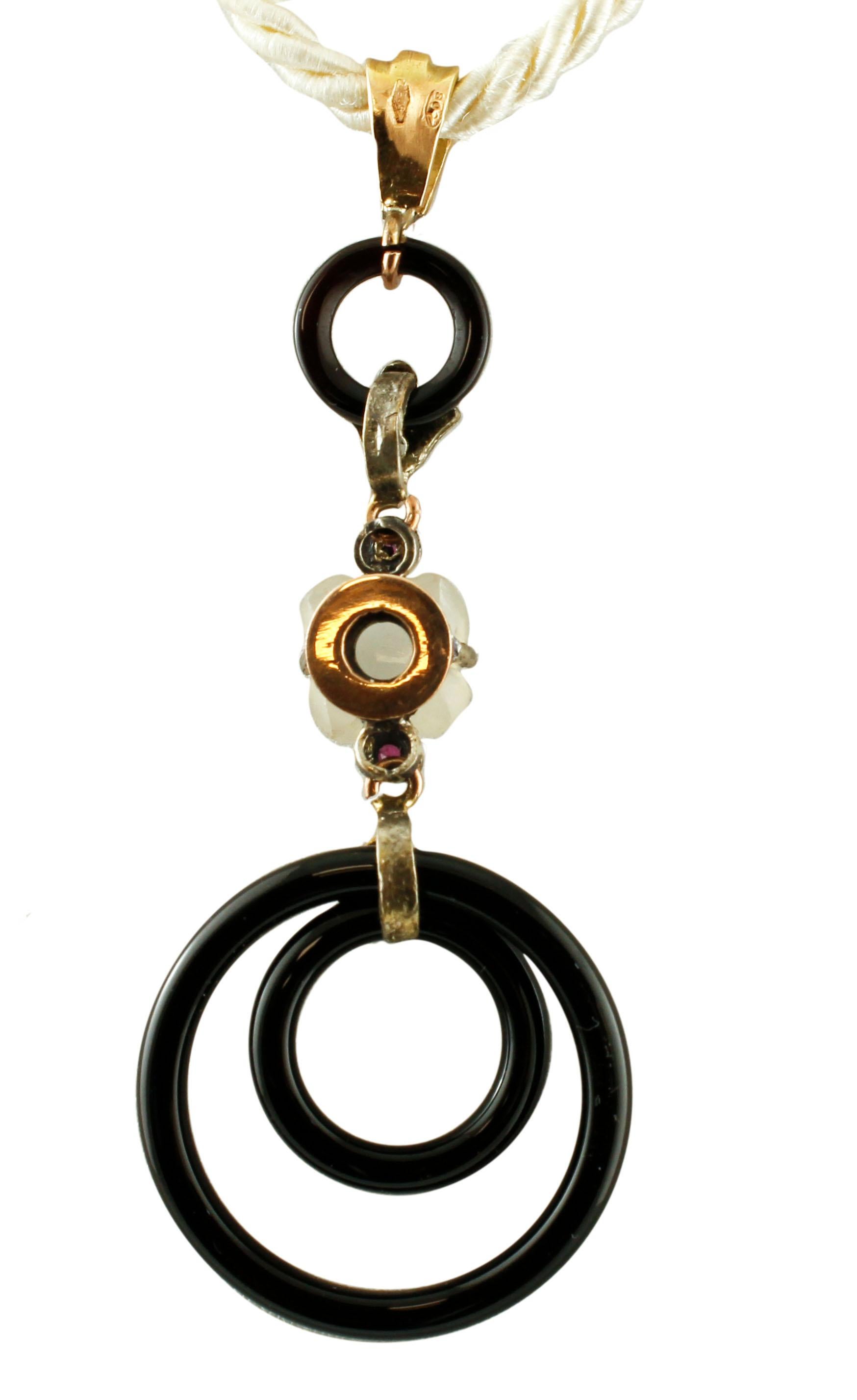 Onyx Rings, Diamonds, Rubies, Moonstone, Yellow Gold and Silver Retro Pendant In Excellent Condition In Marcianise, Marcianise (CE)