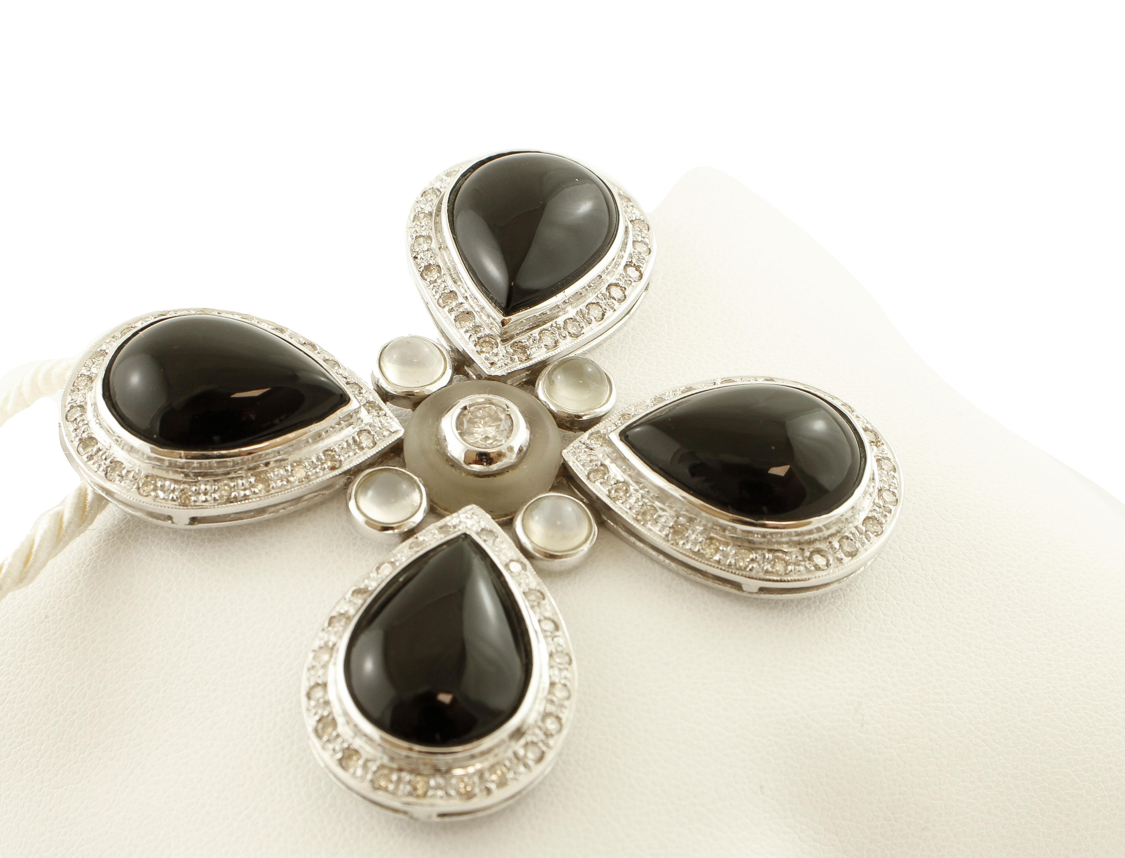 Onyx, Rock Crystal, Diamonds, 14 Karat White Gold Pendant. In Good Condition For Sale In Marcianise, Marcianise (CE)
