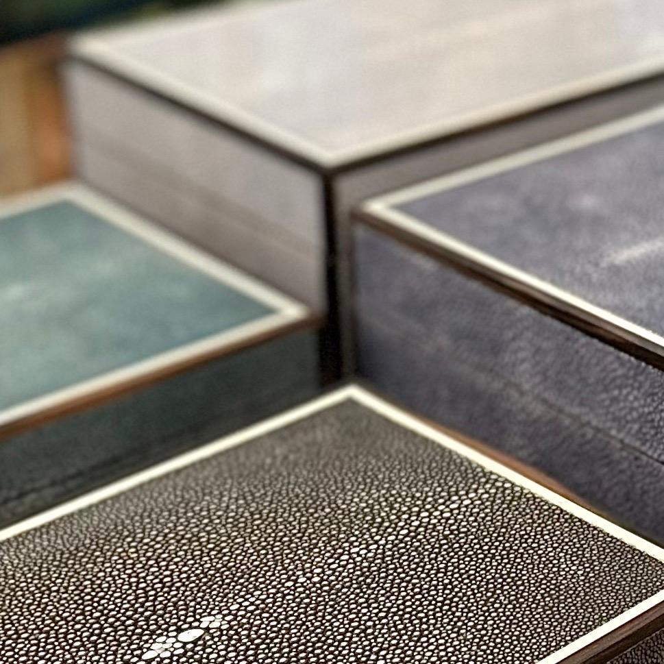 Onyx Shagreen & Macassar Ebony Box with Bone Inlay (21. Jahrhundert und zeitgenössisch) im Angebot