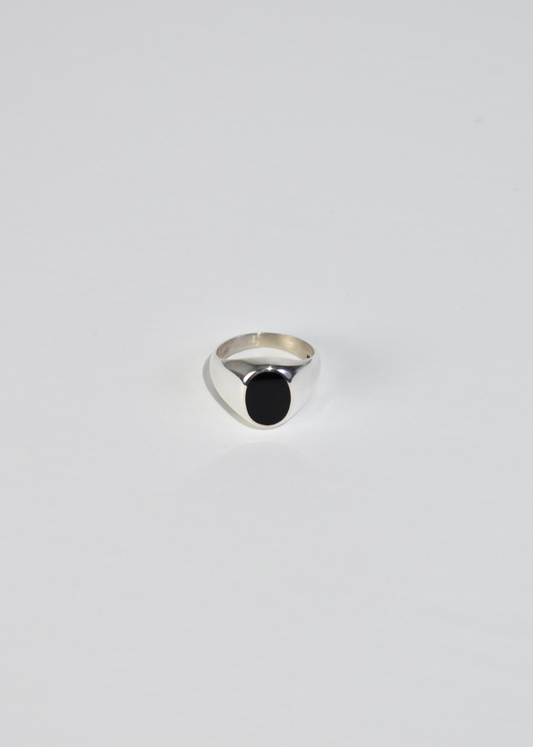 Beautiful vintage silver ring with polished oval onyx detail. Stamped 925.
