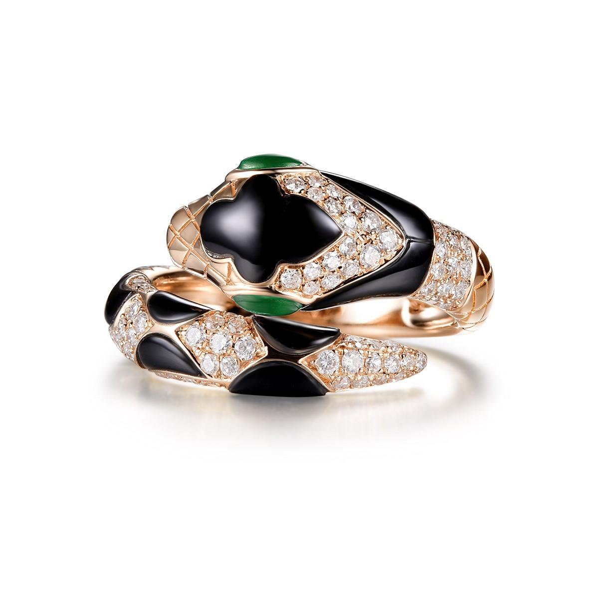 Der atemberaubende Schlangenring ist mit 0,46 Karat weißen runden Diamanten besetzt, der Körper ist mit Onyx bedeckt.  Die Augen des Rings sind mit Krysophrase besetzt.  Die Schlange kann in jeder Farbe, jedem Stein und jedem Muster angepasst