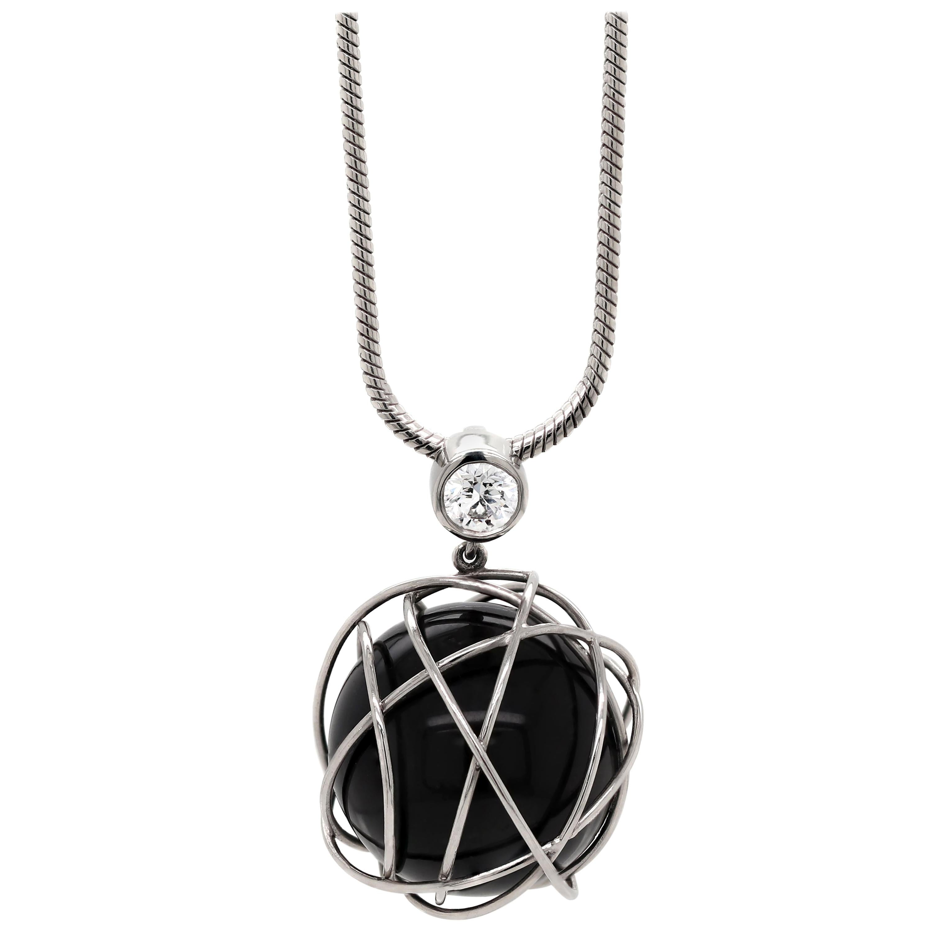 Pendentif et chaîne en fil de fer en platine avec sphère d'onyx et diamants en vente