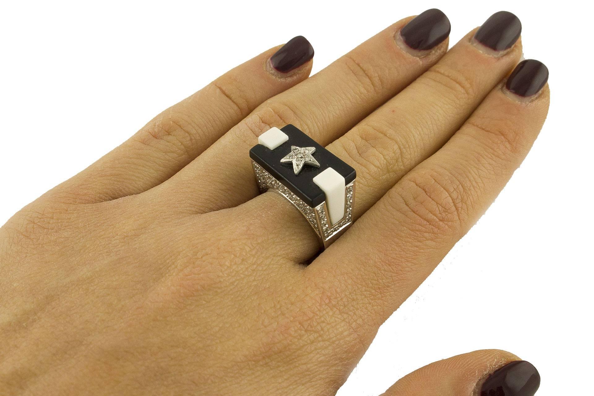 Onyx White Agate Diamonds White Gold Star Ring In Good Condition For Sale In Marcianise, Marcianise (CE)